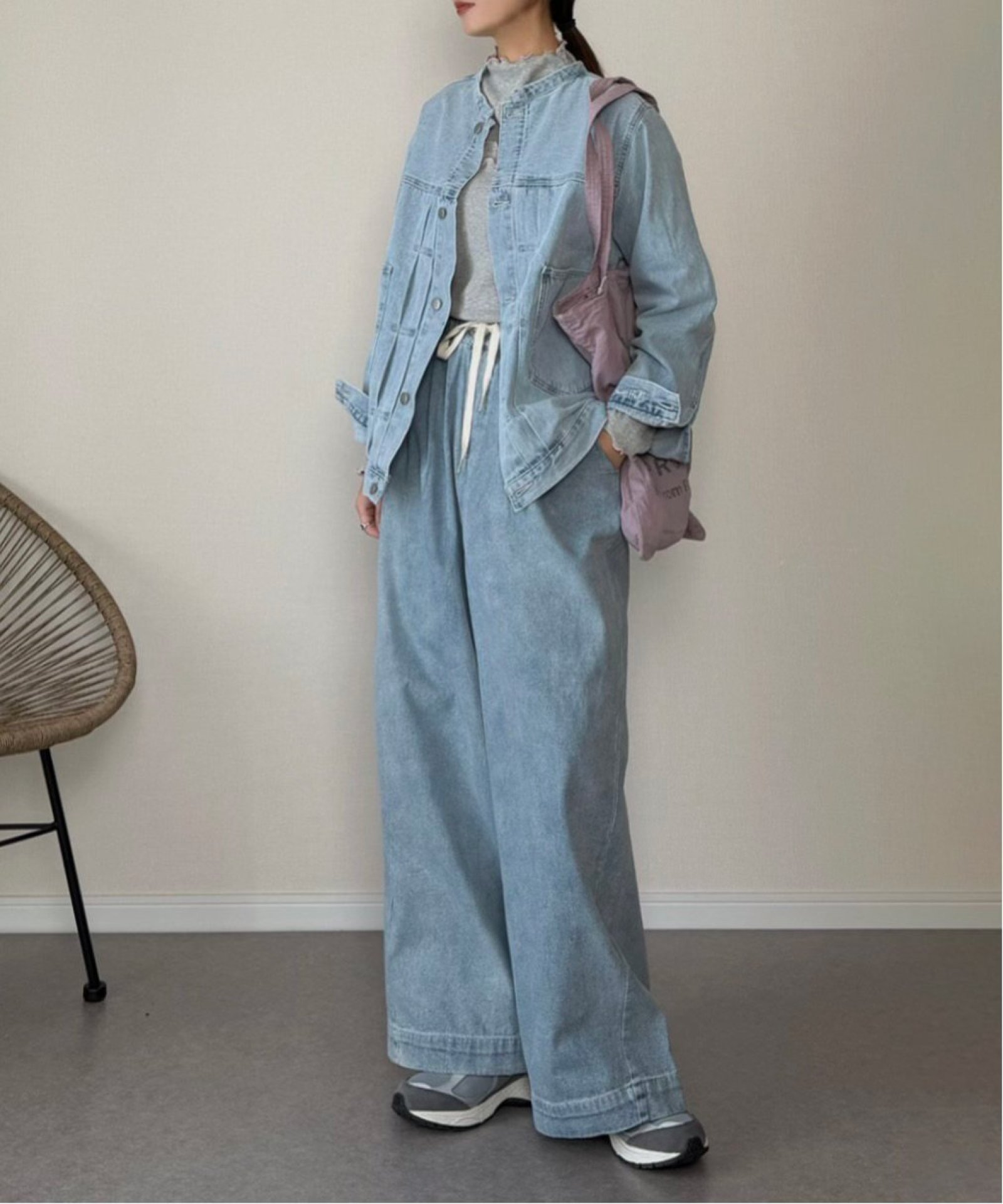 ダークグレイ