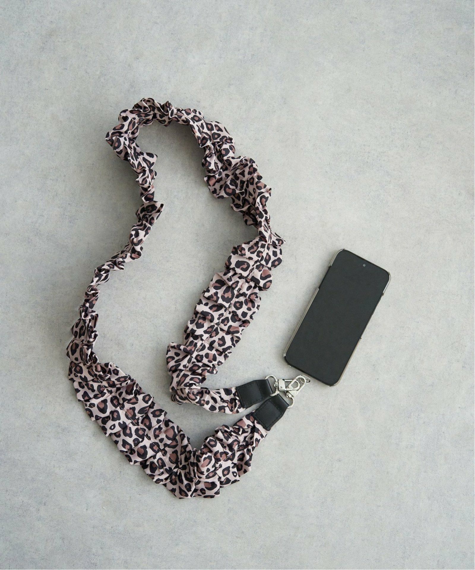 ピンクベージュ