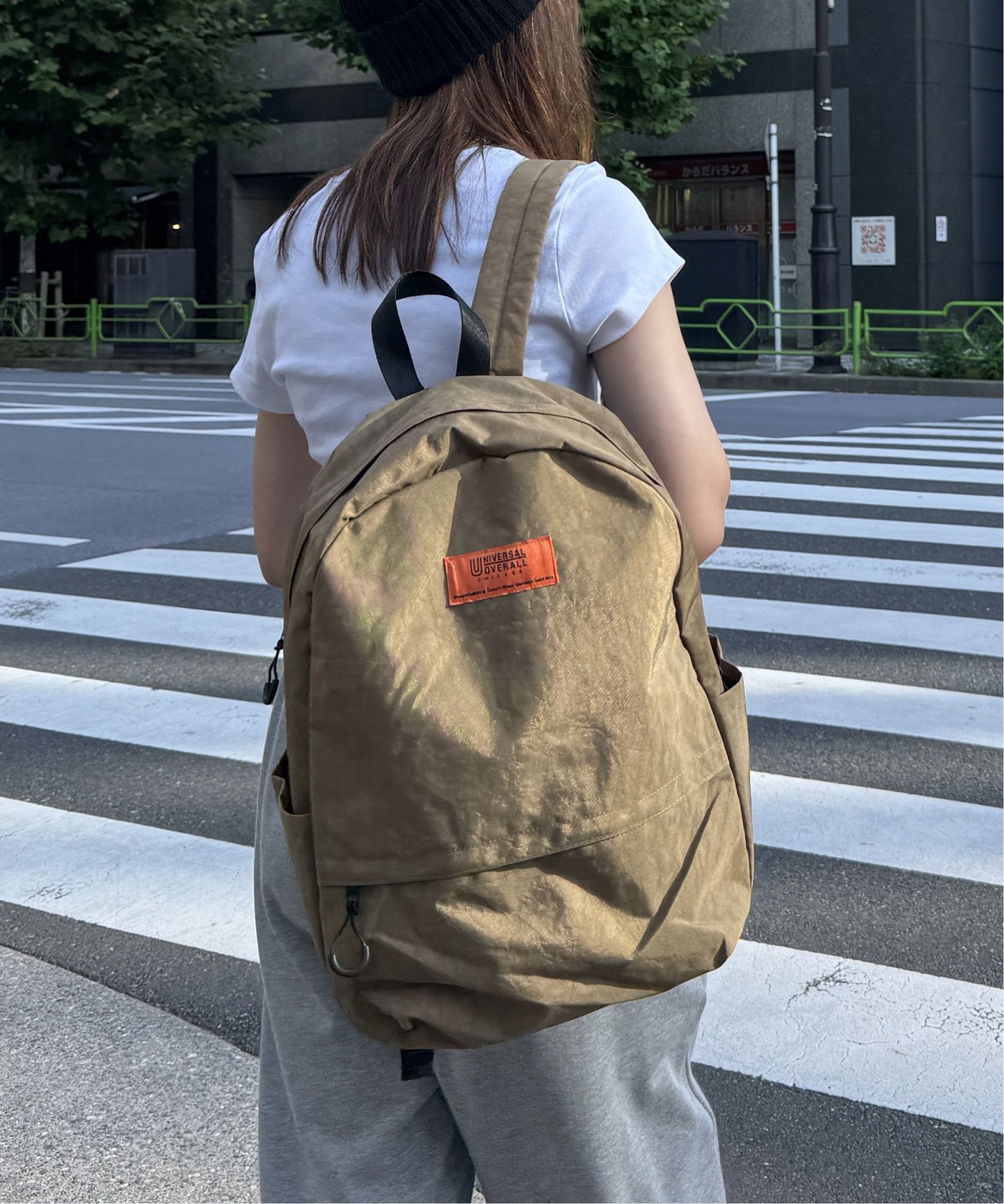 ベージュ