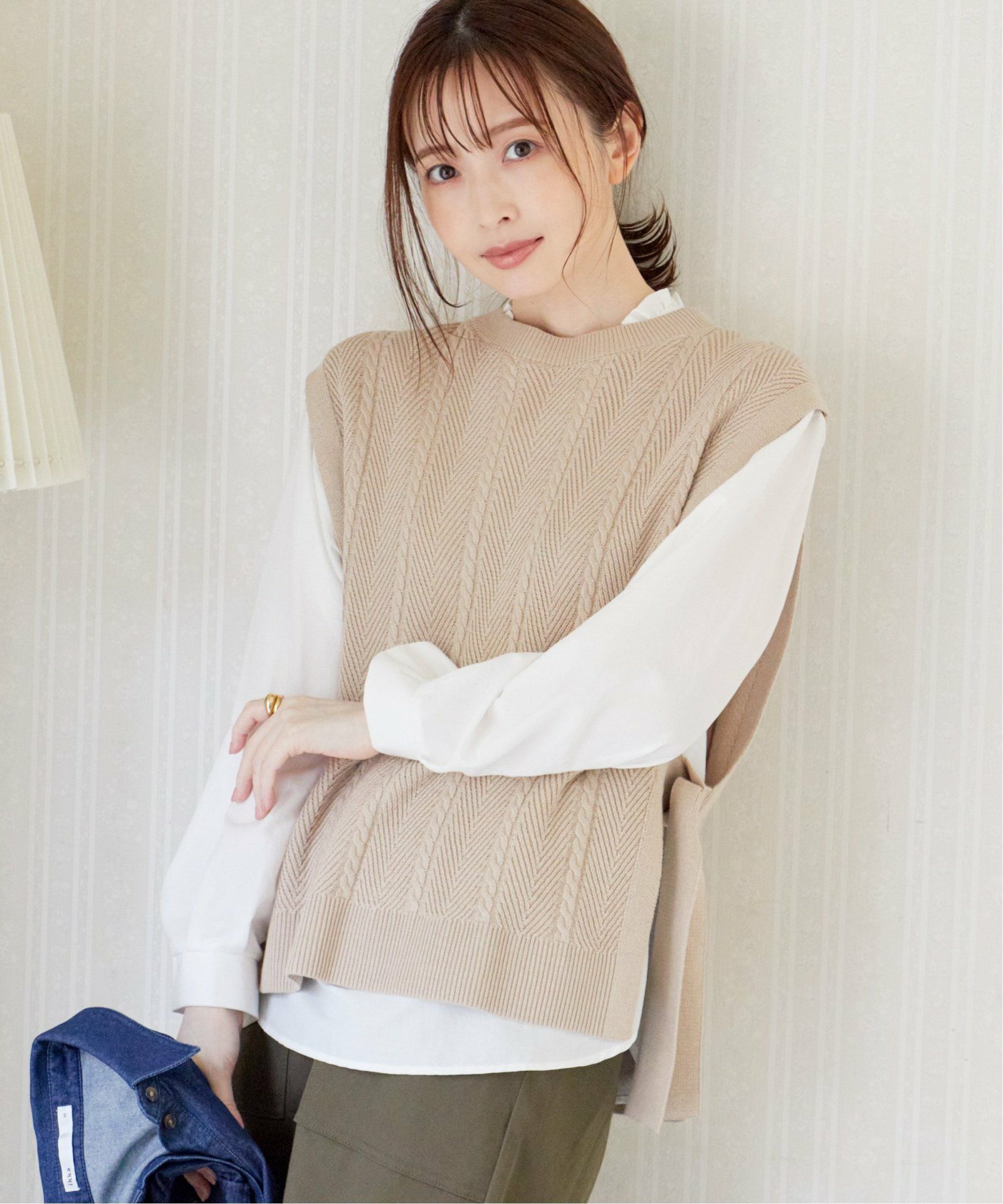 ベージュ