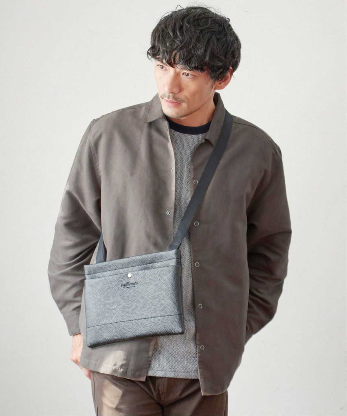 ミディアムグレー