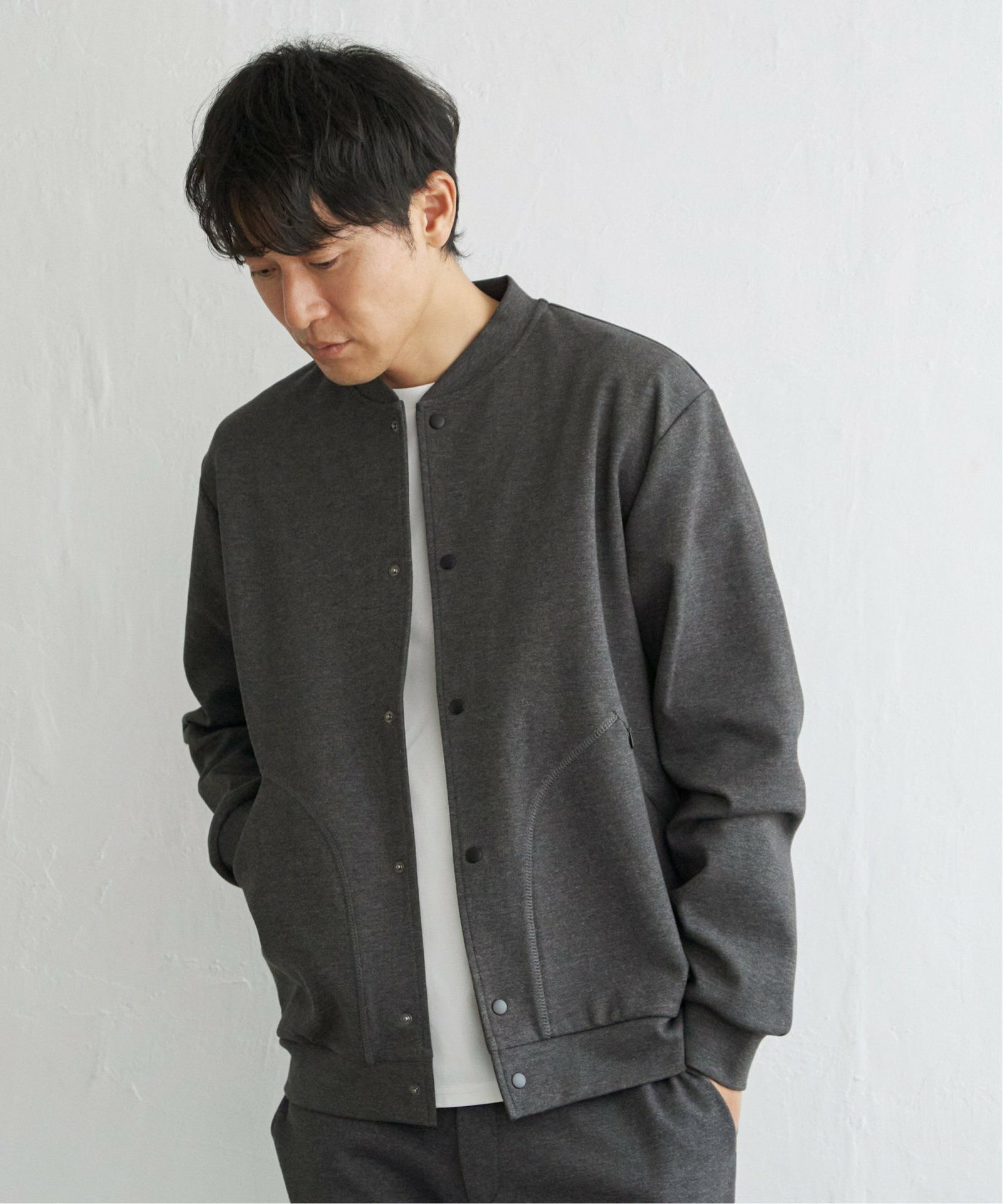 ミディアムグレー