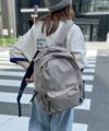 ベージュ
