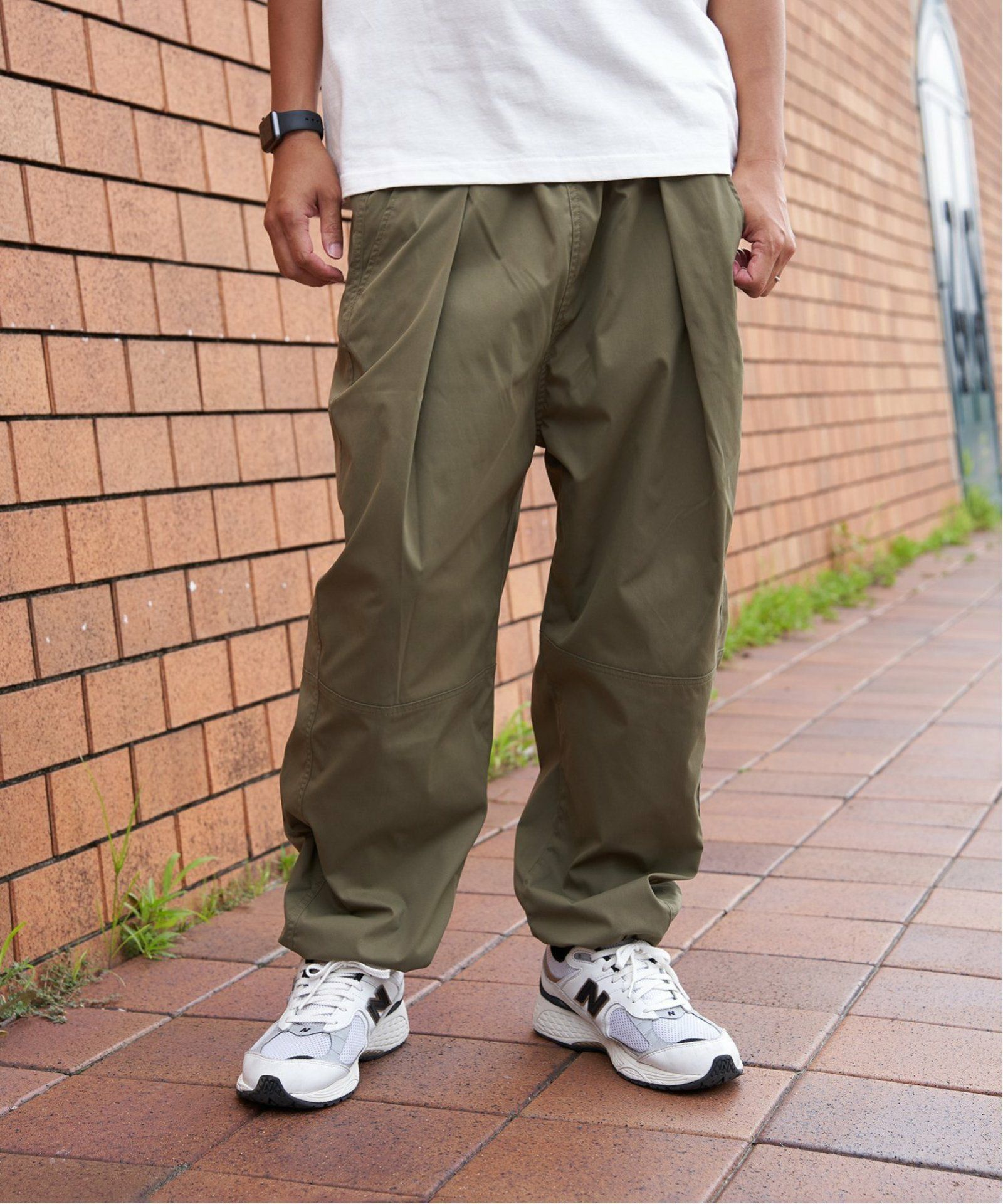 ダークグリーン