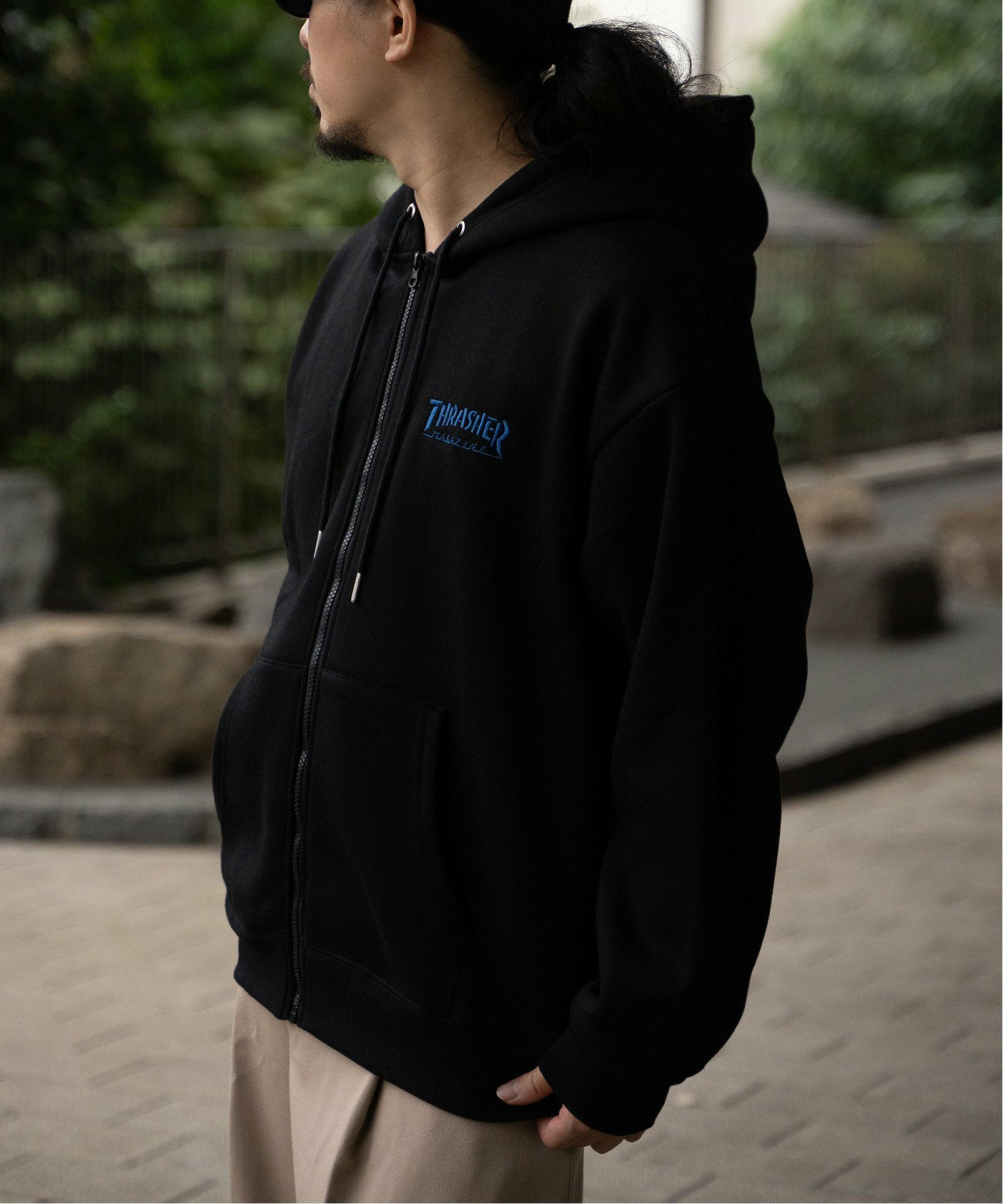 ブラック