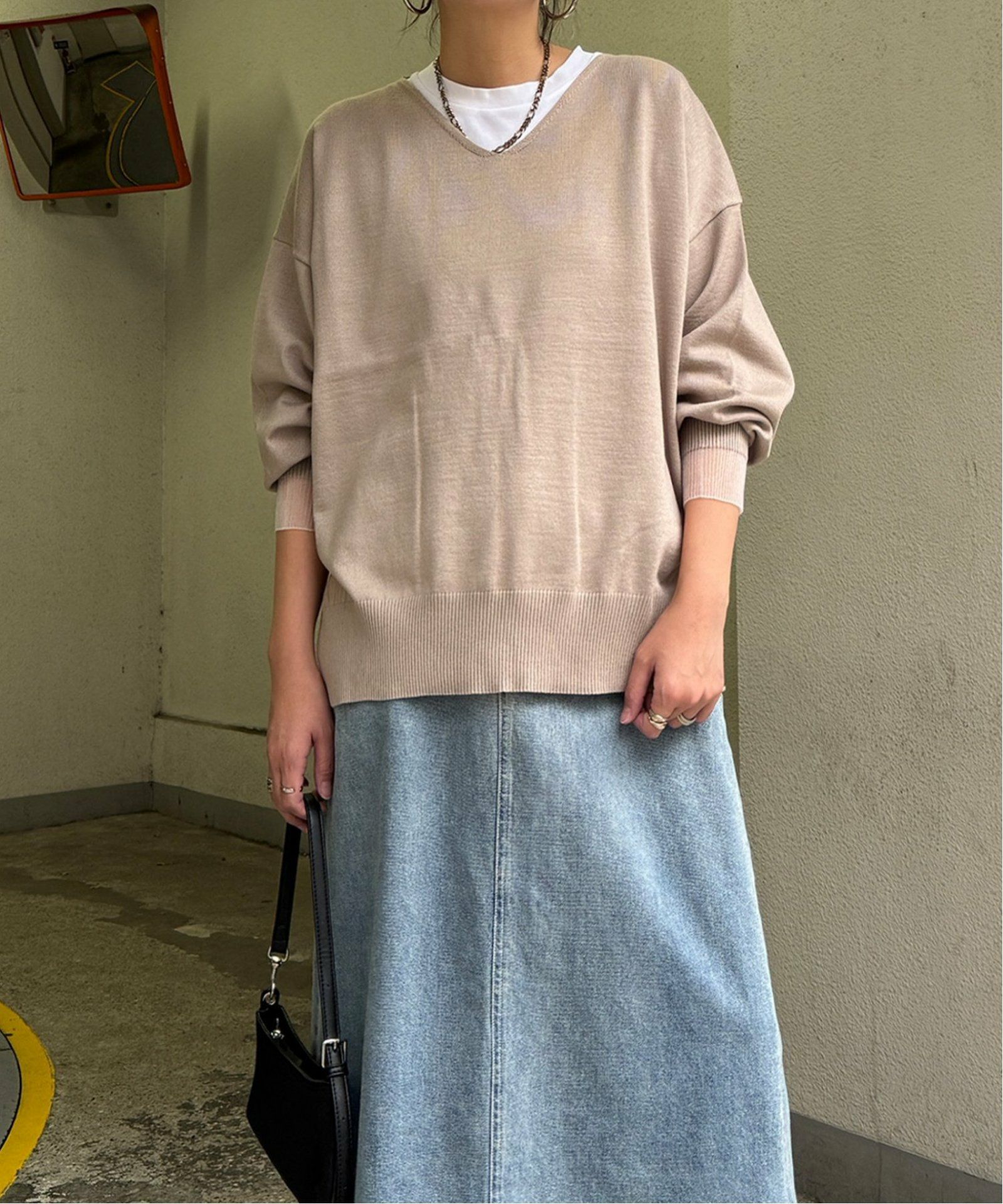ベージュ