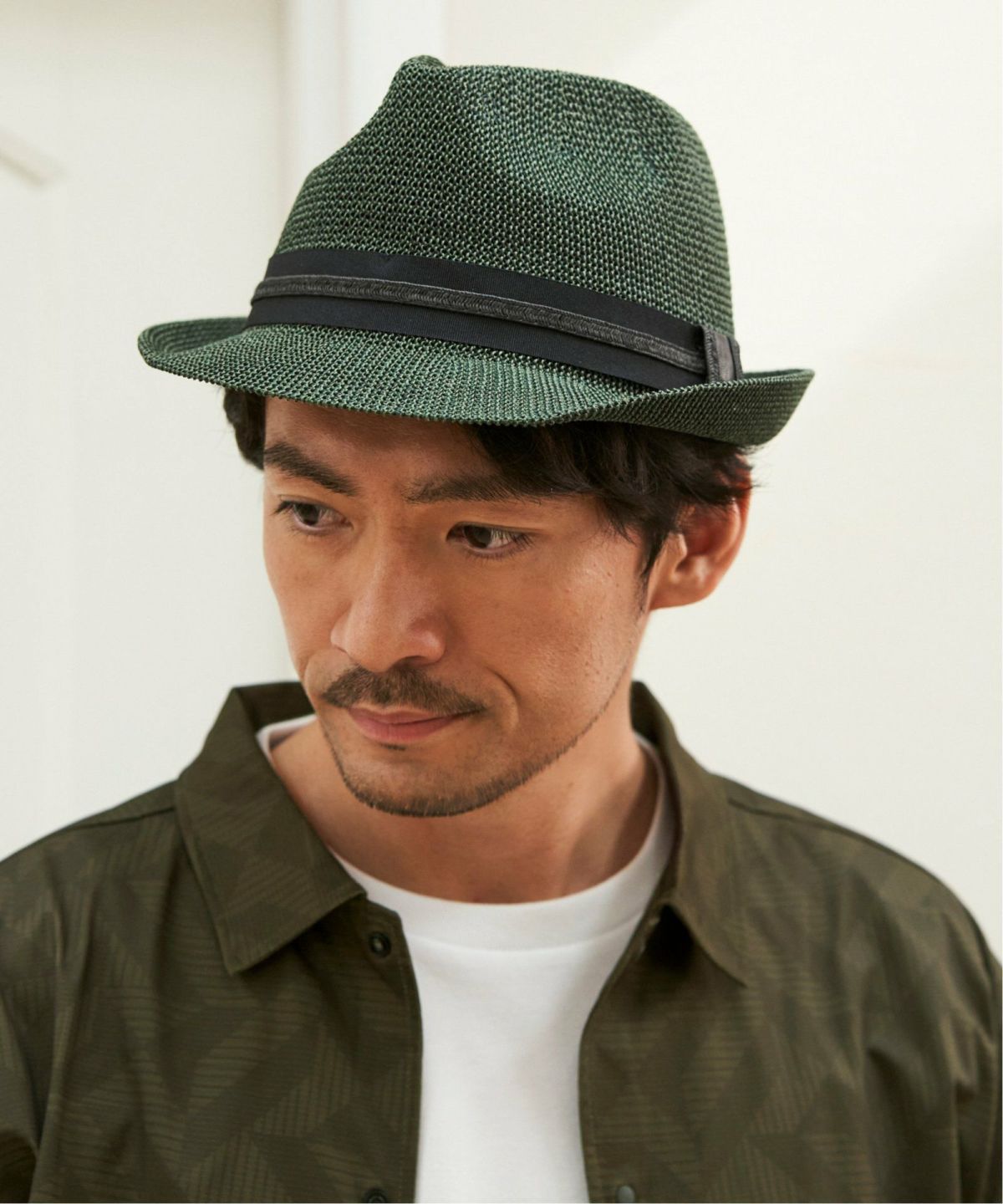 ダークグリーン