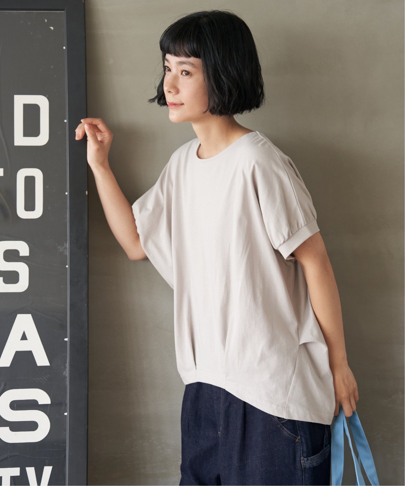 ベージュ