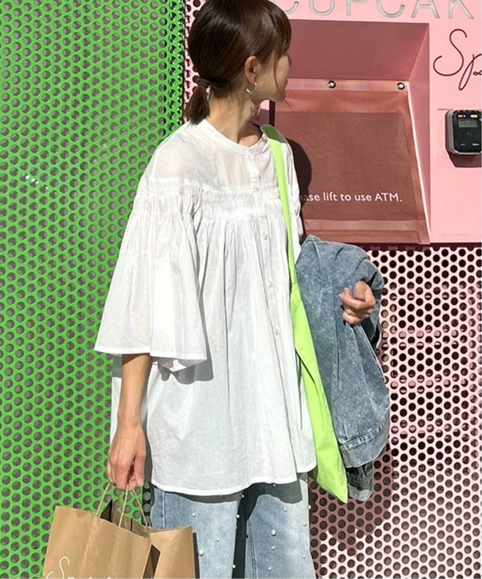 オフホワイト