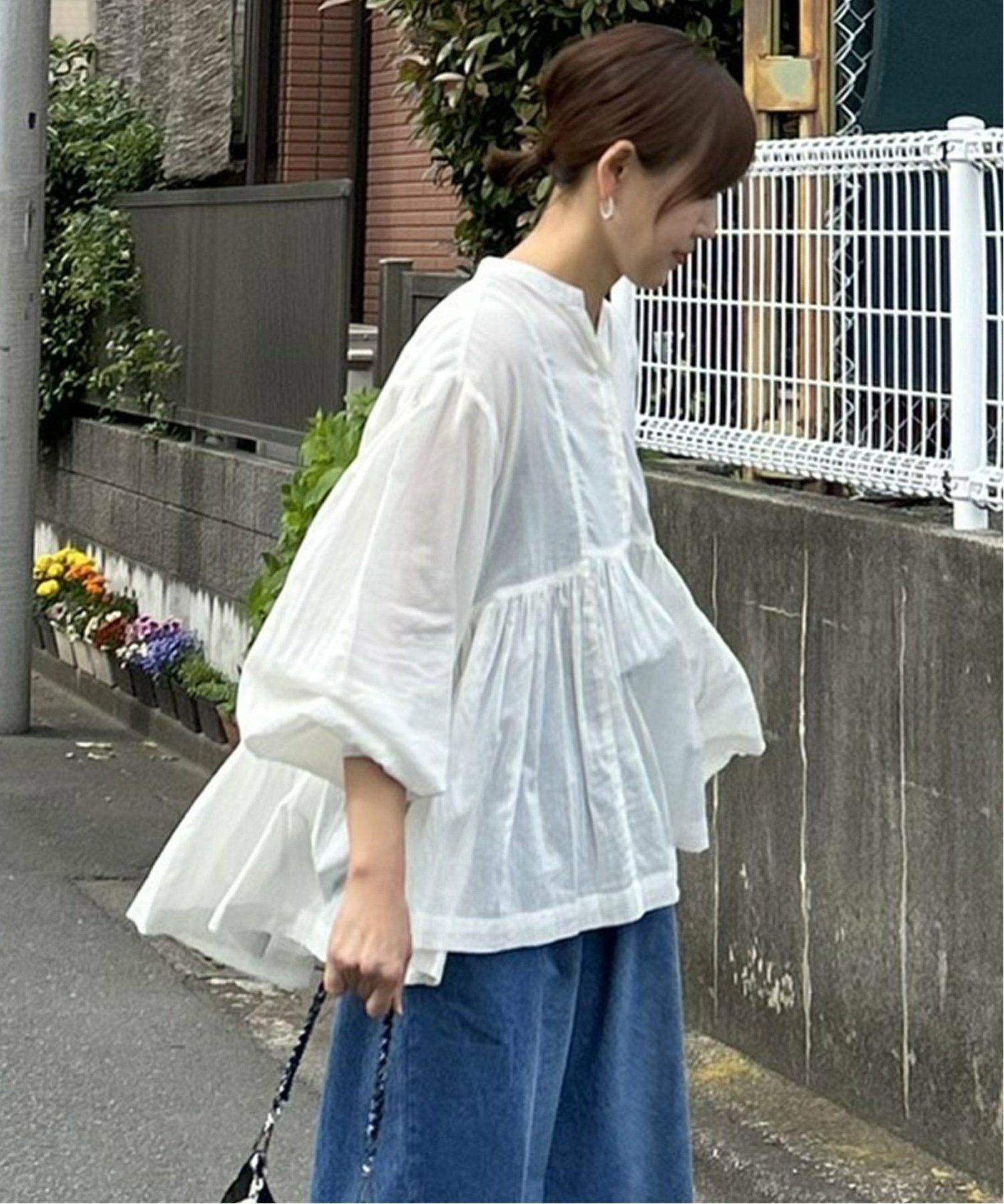 オフホワイト