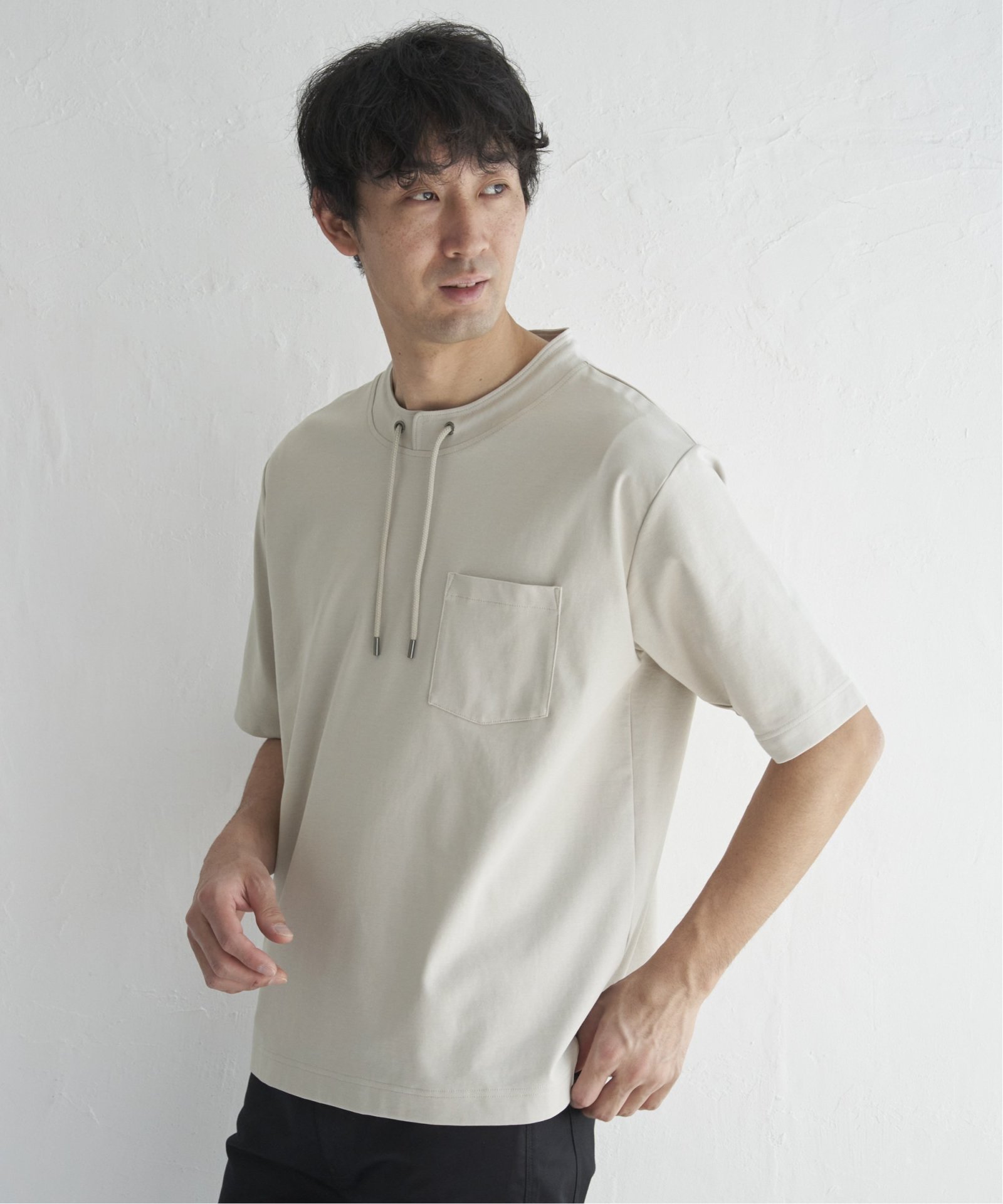 グレー