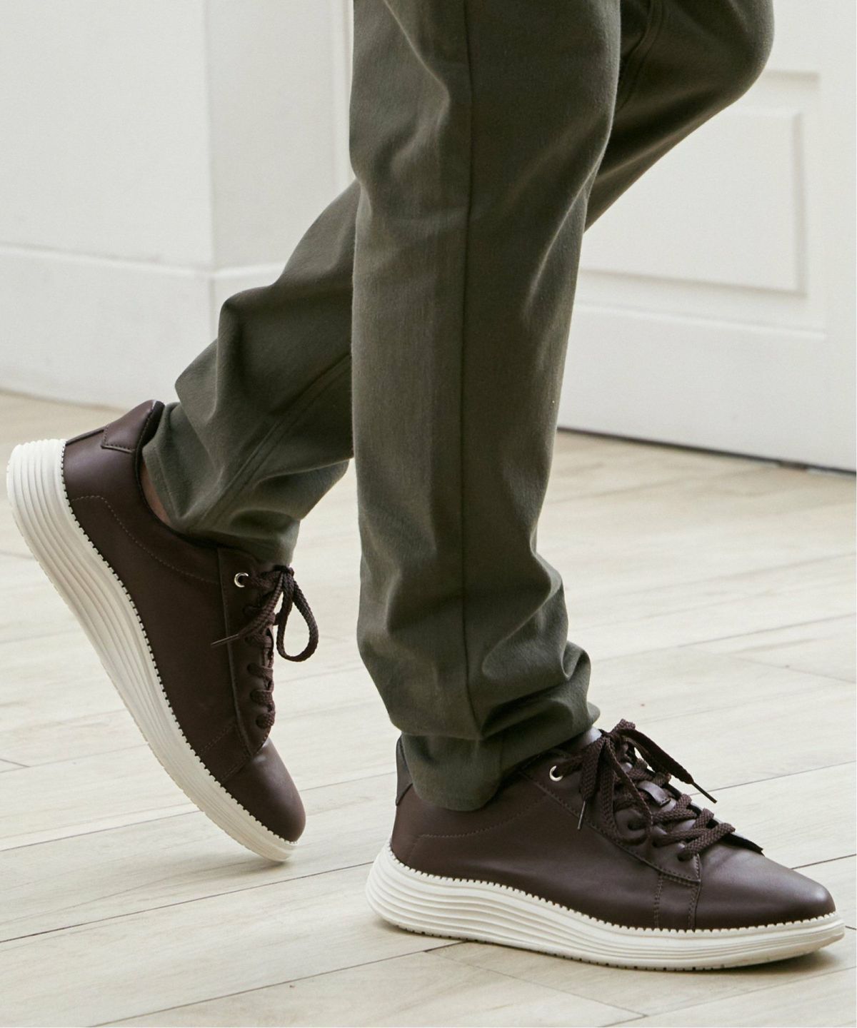 ダークブラウン