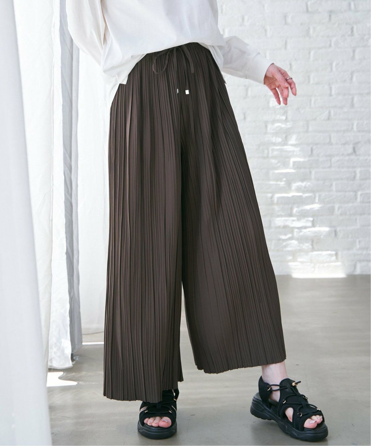 ダークブラウン