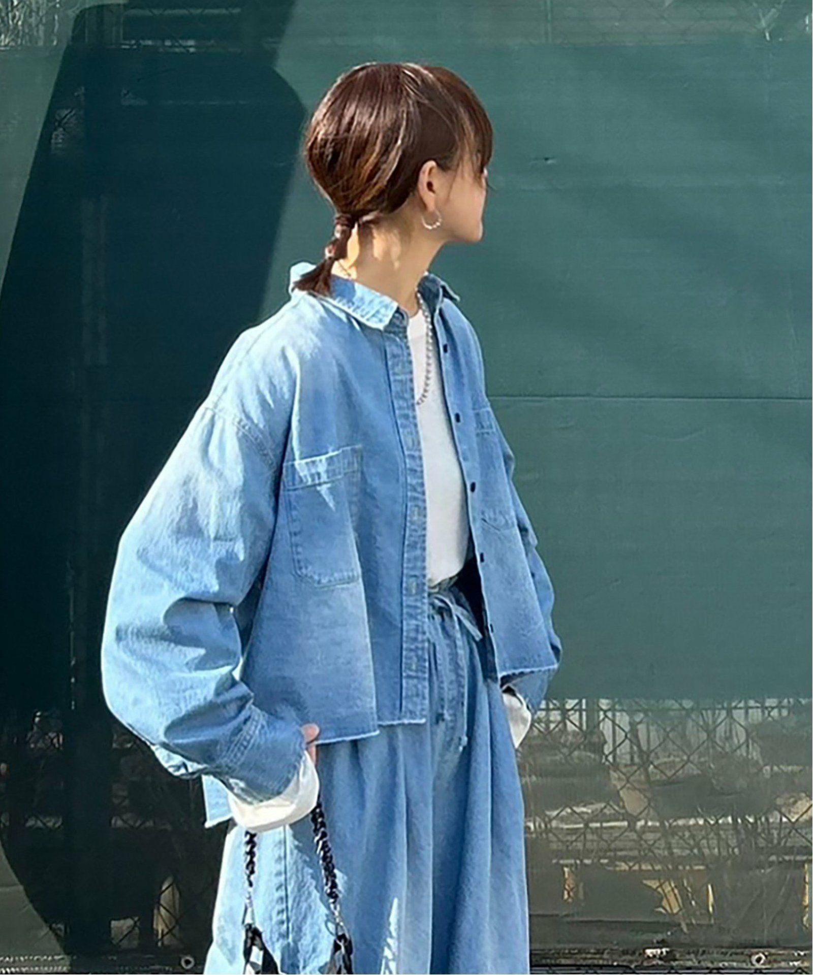 ブルー