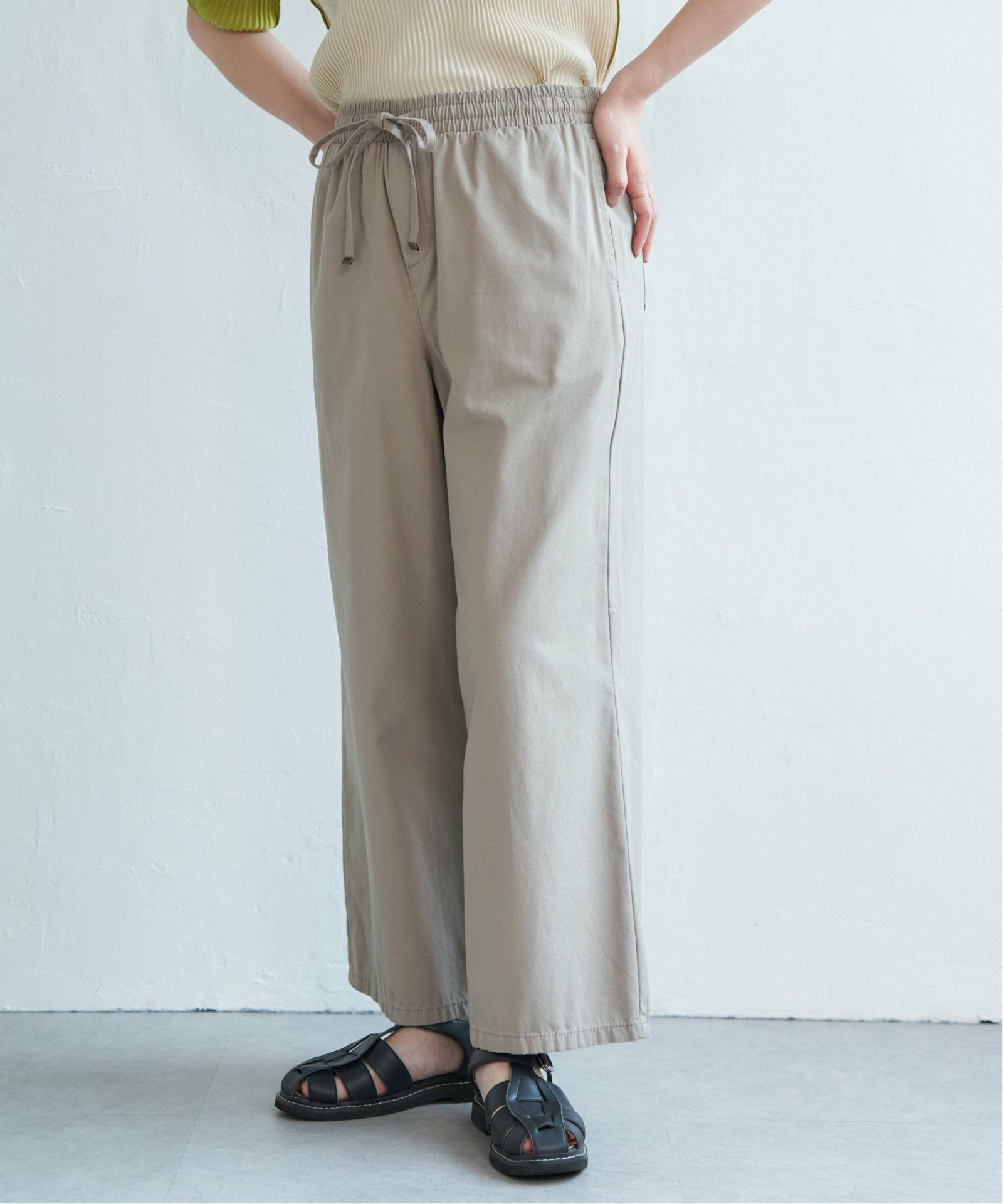 ベージュ