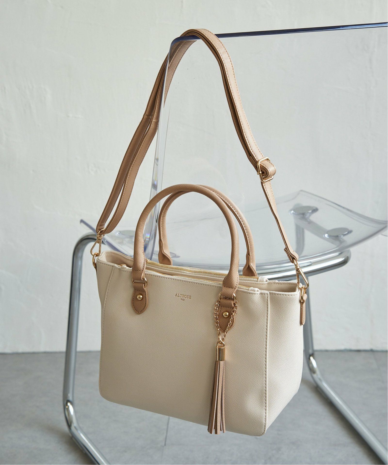 オフホワイト