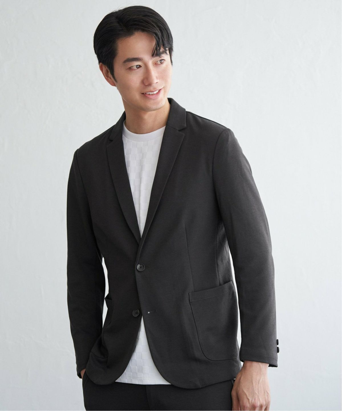 ダークブラウン