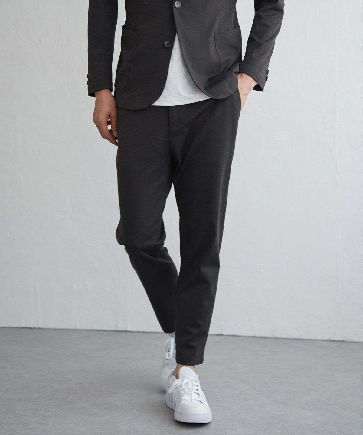 ダークブラウン