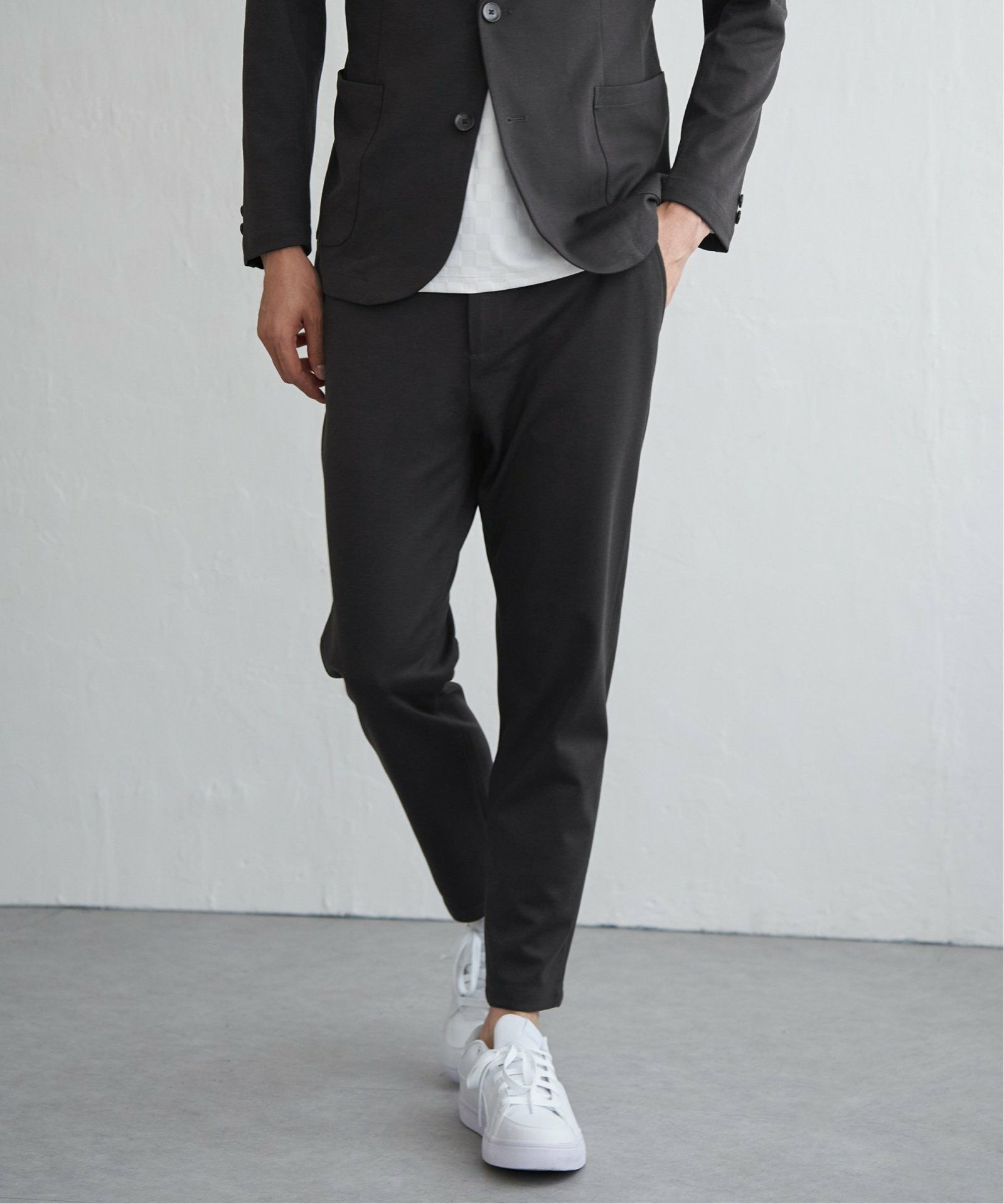 ダークブラウン