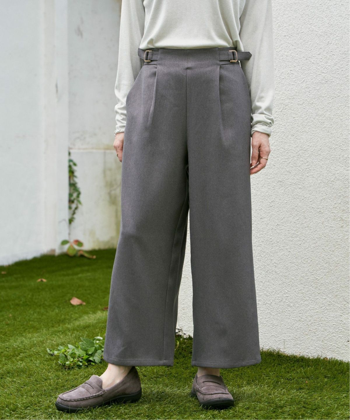 ミディアムグレー