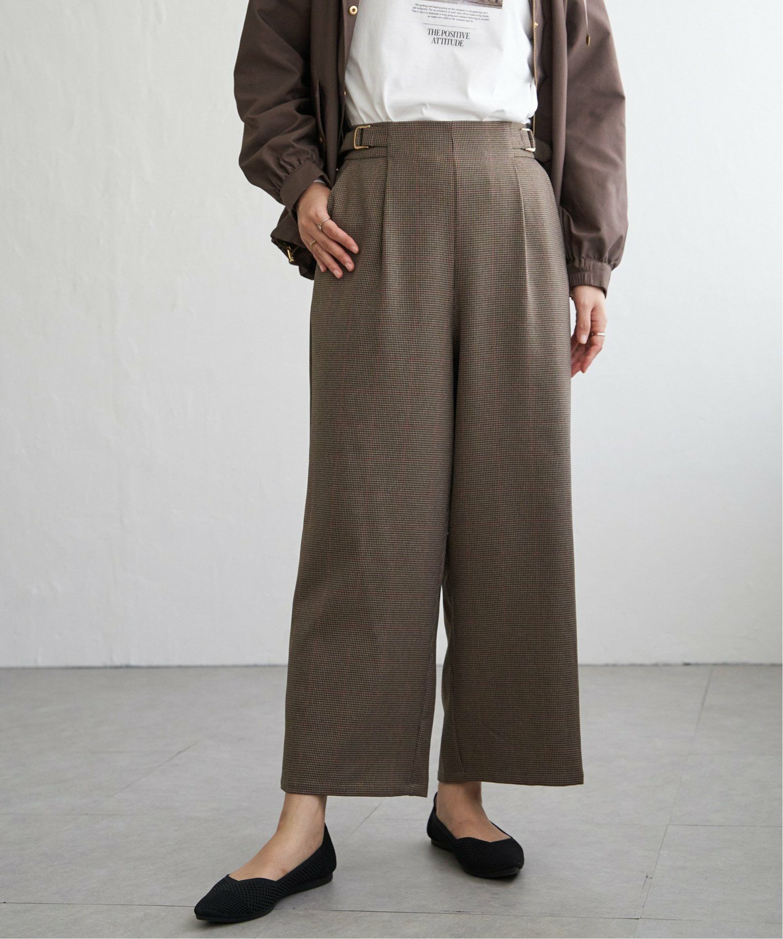 ダークブラウン