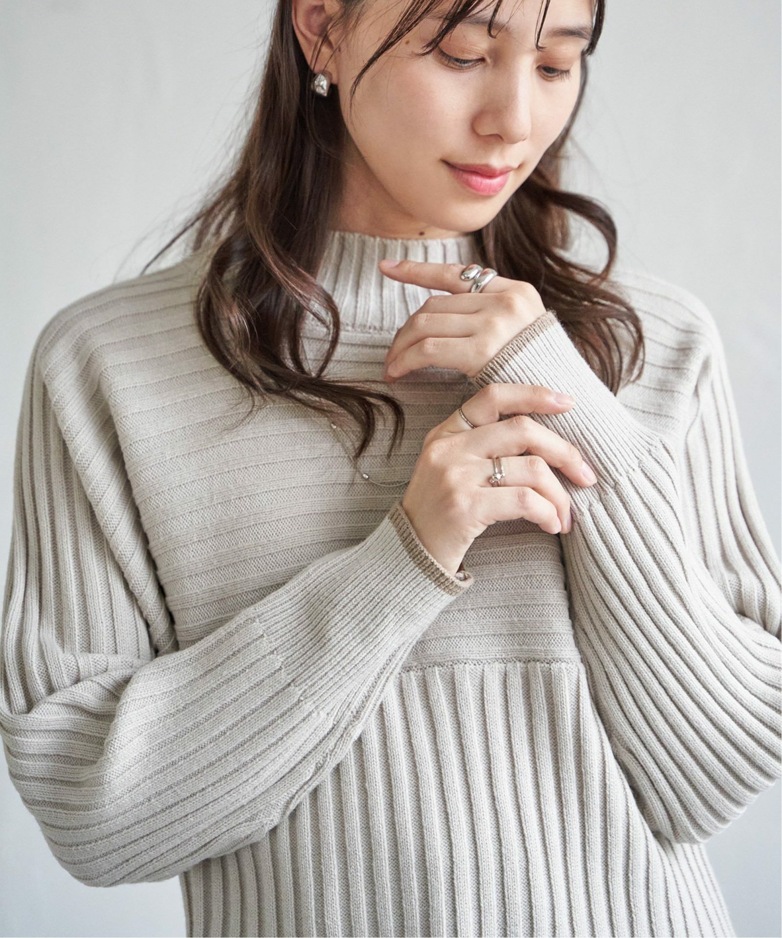 ベージュ
