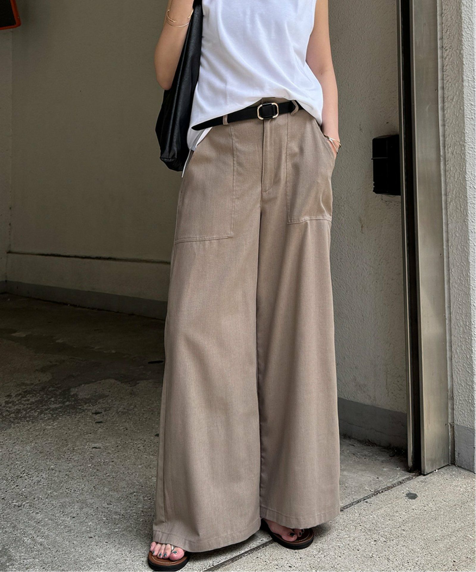 ベージュ