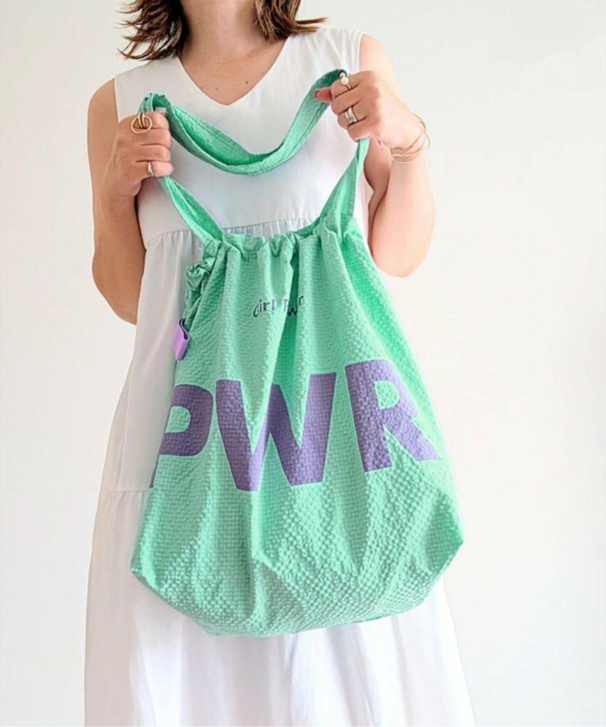 ミントグリーン