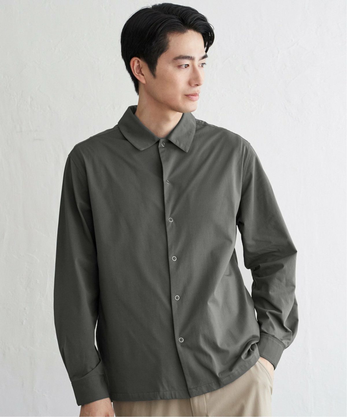 ミディアムグレー