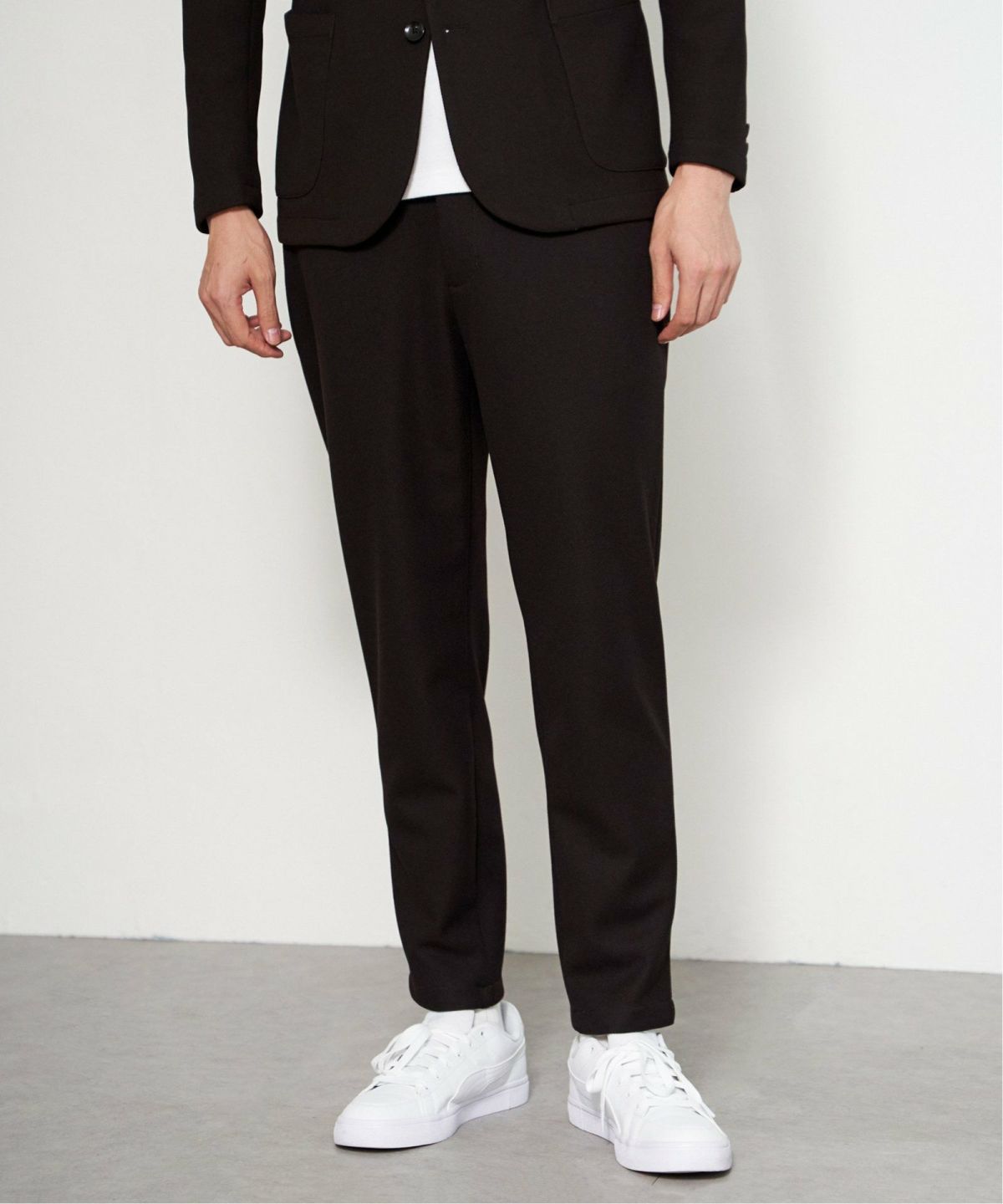 ダークブラウン