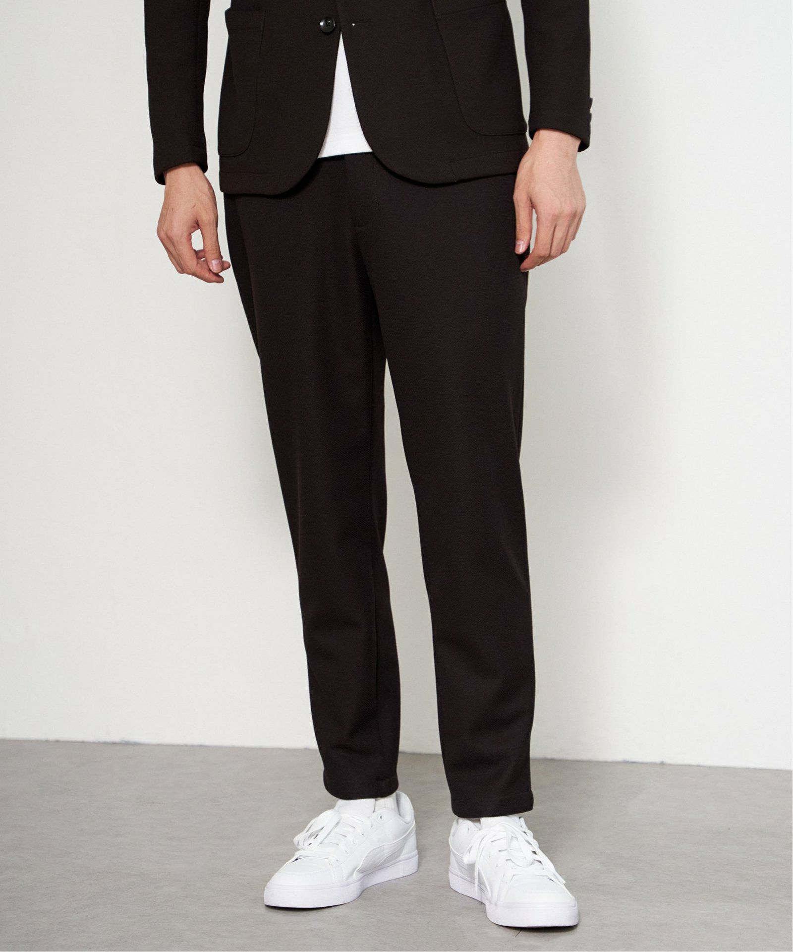 ダークブラウン