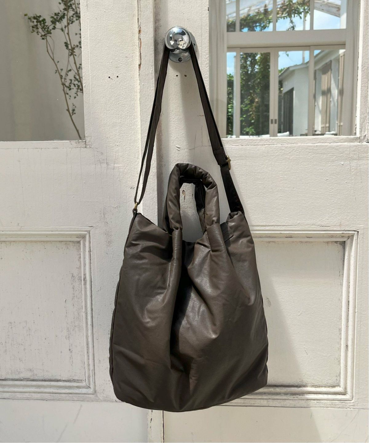 ダークブラウン