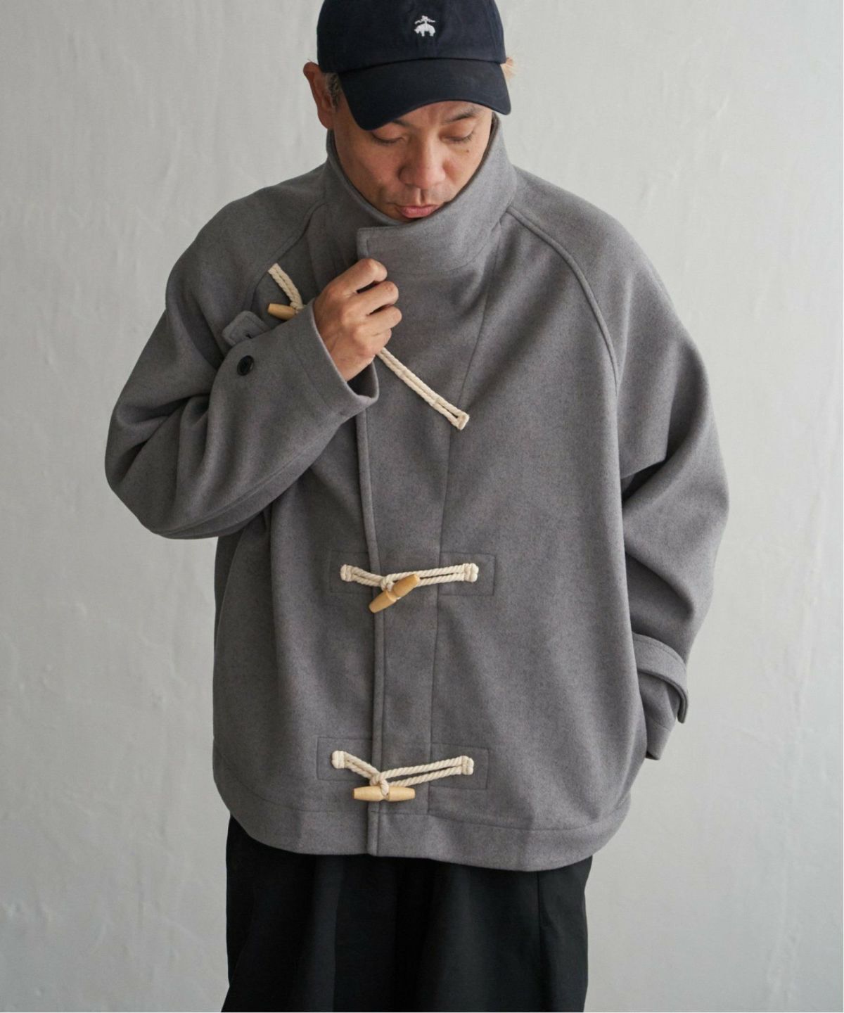 ミディアムグレー