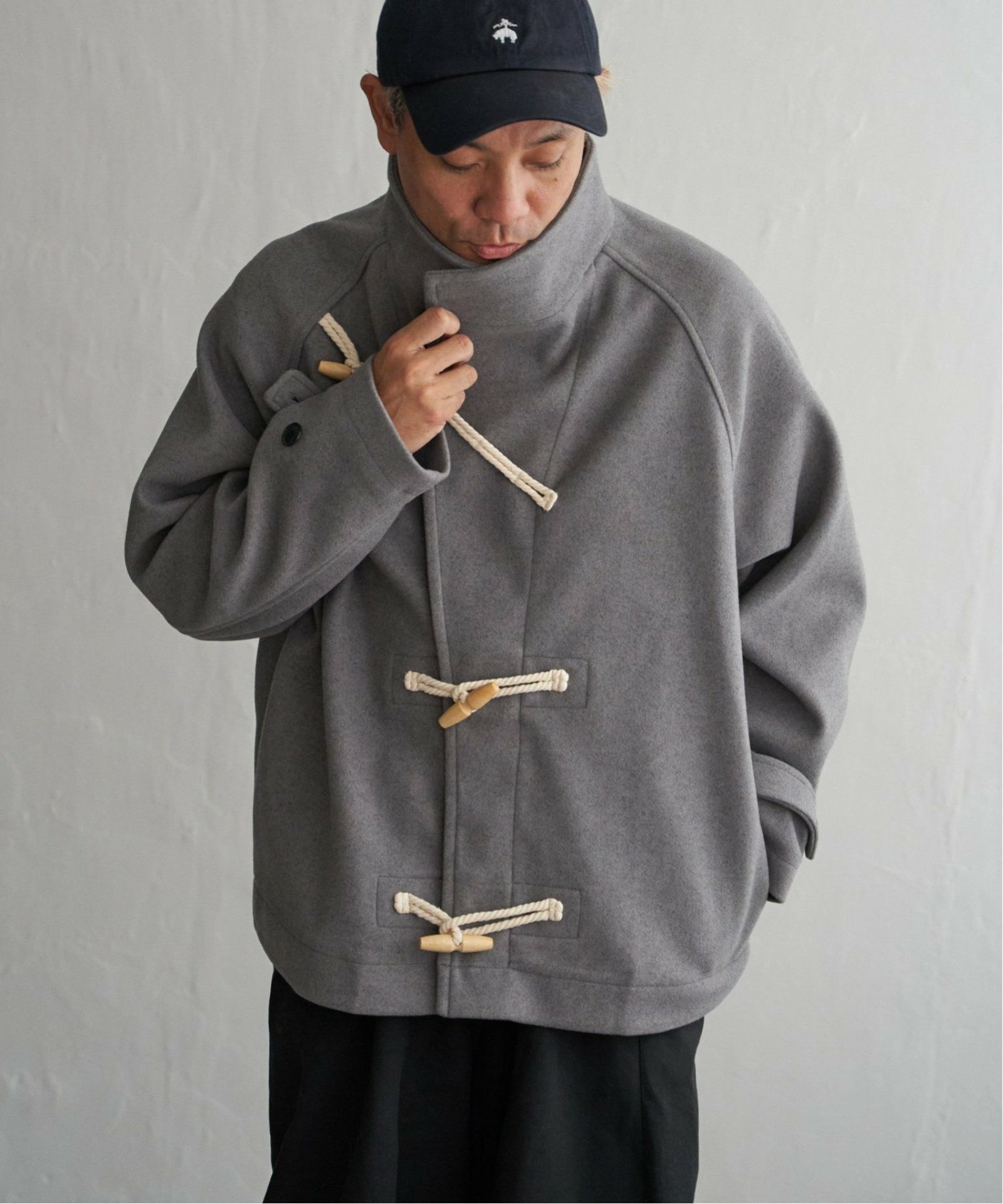 ミディアムグレー