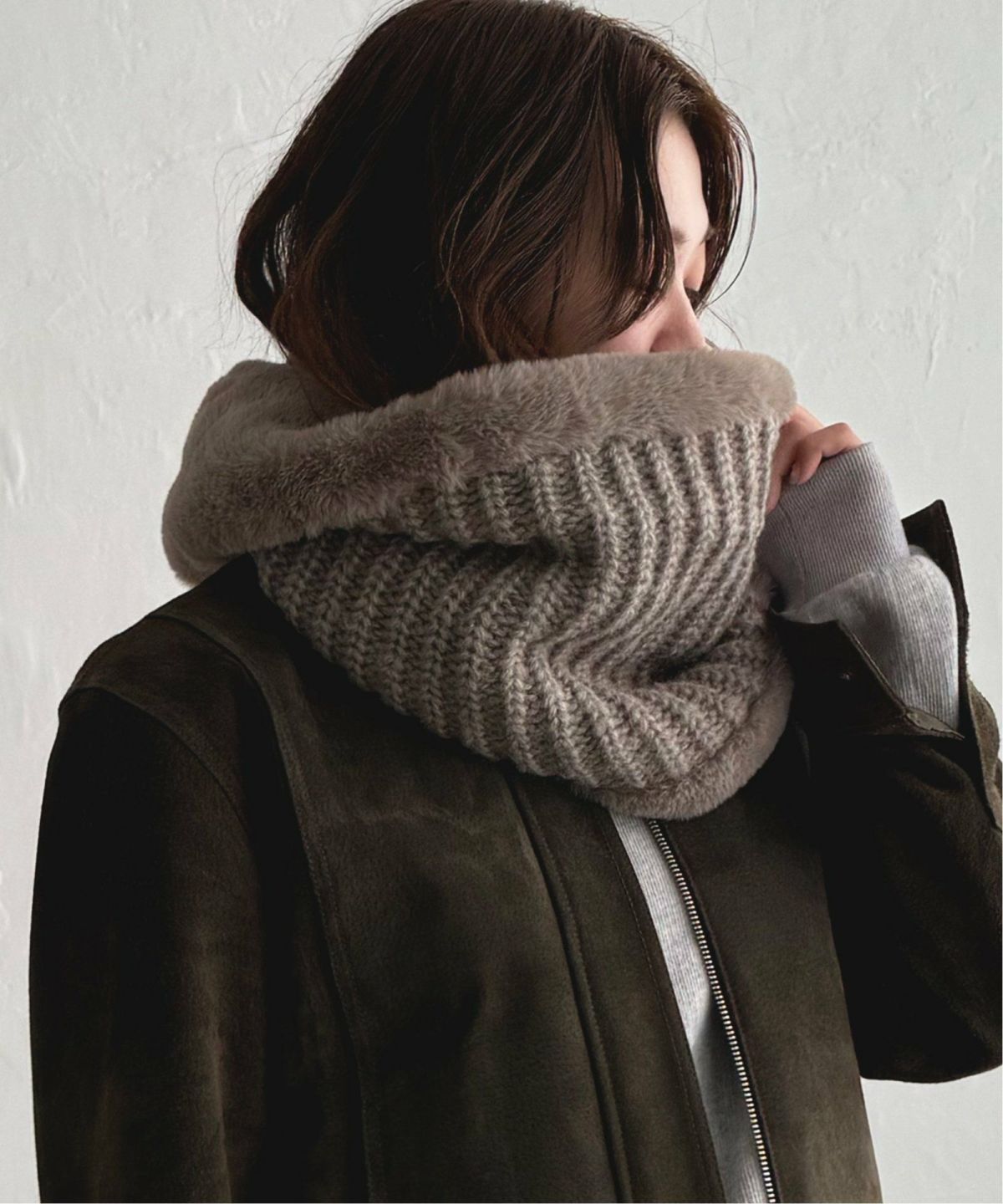 ミディアムグレー