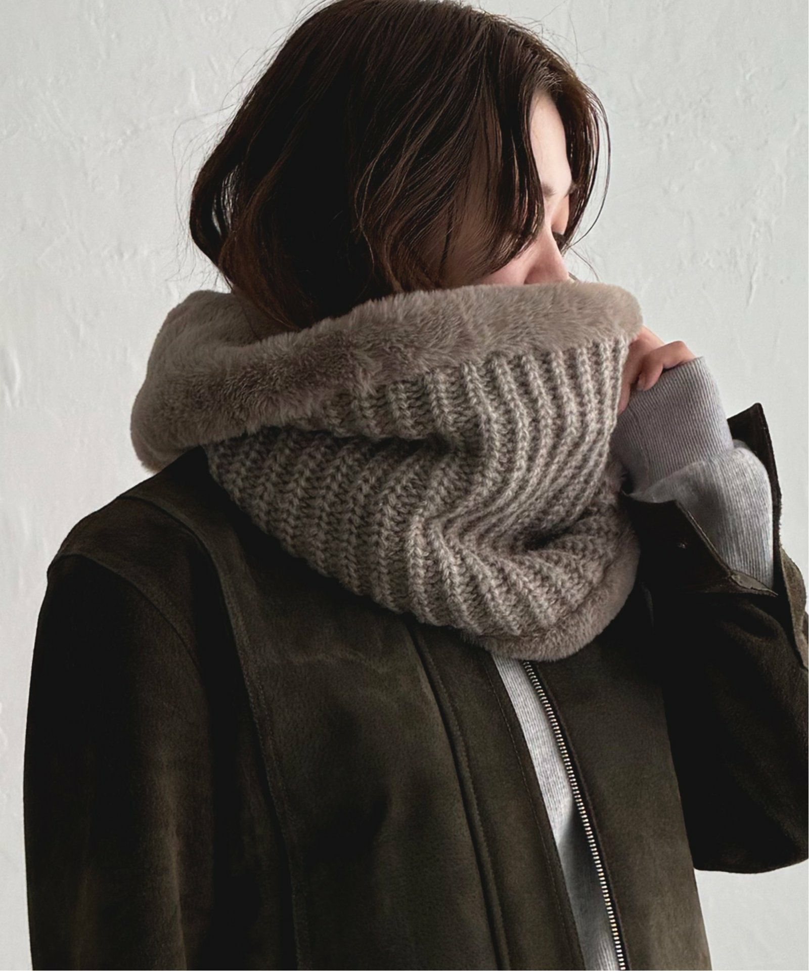 ミディアムグレー