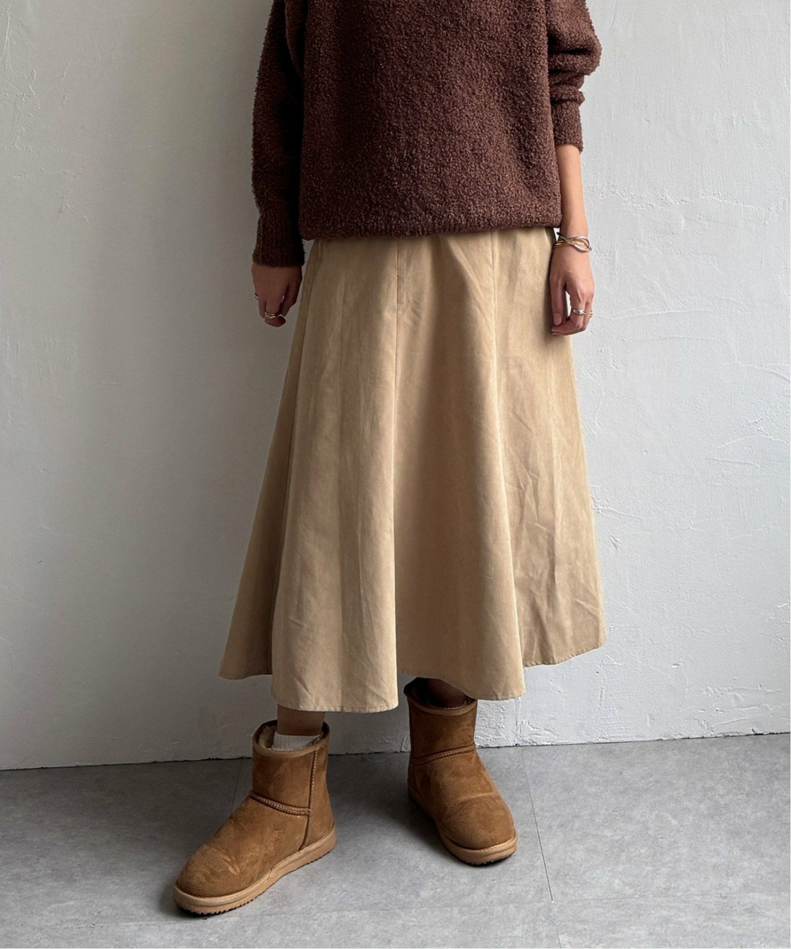 ベージュ