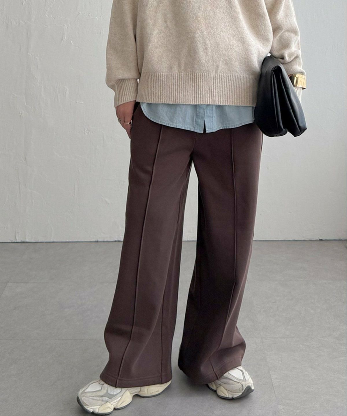 ダークブラウン