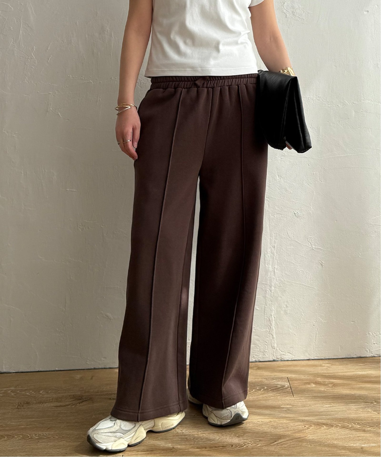 ダークブラウン