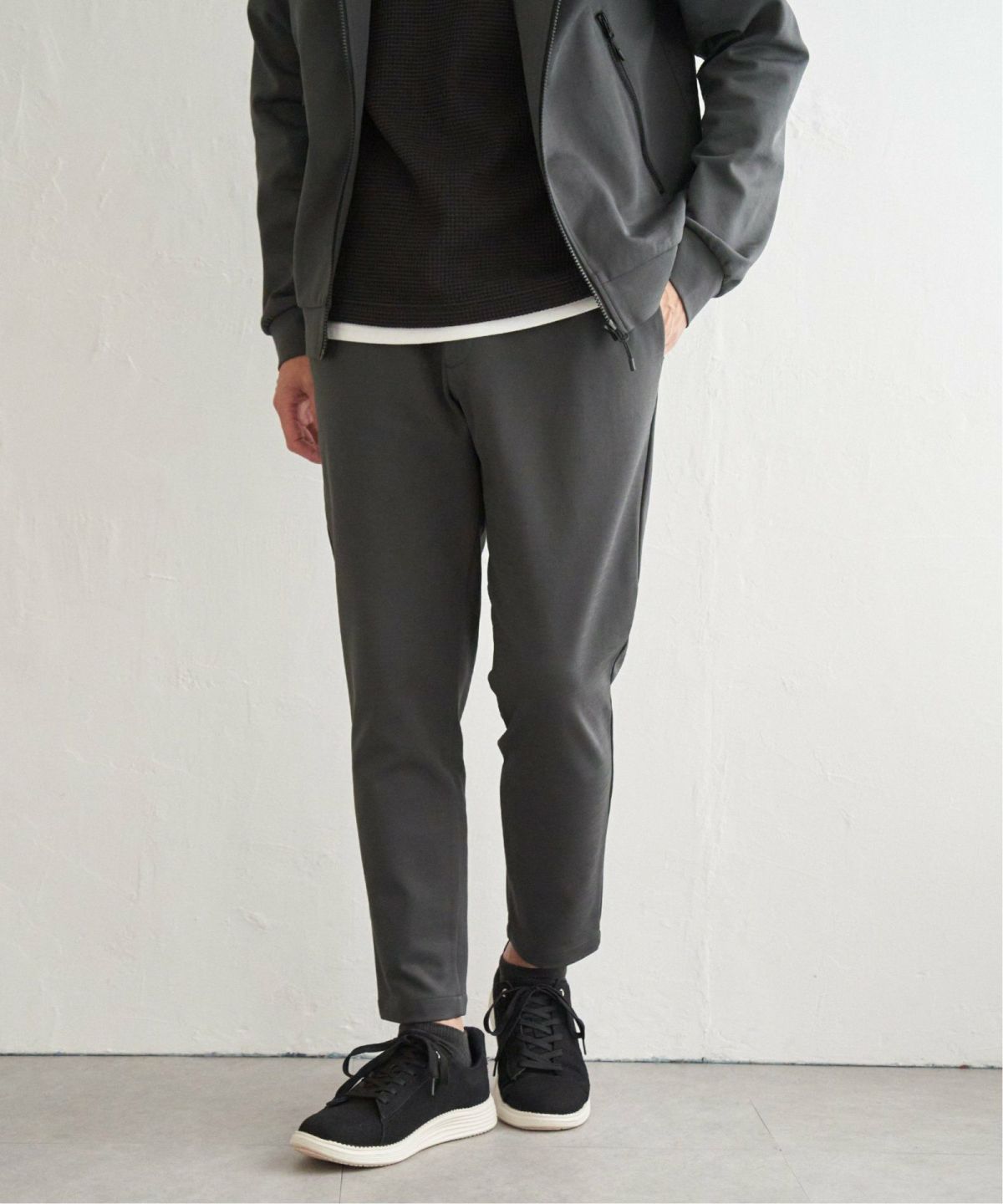 ミディアムグレー