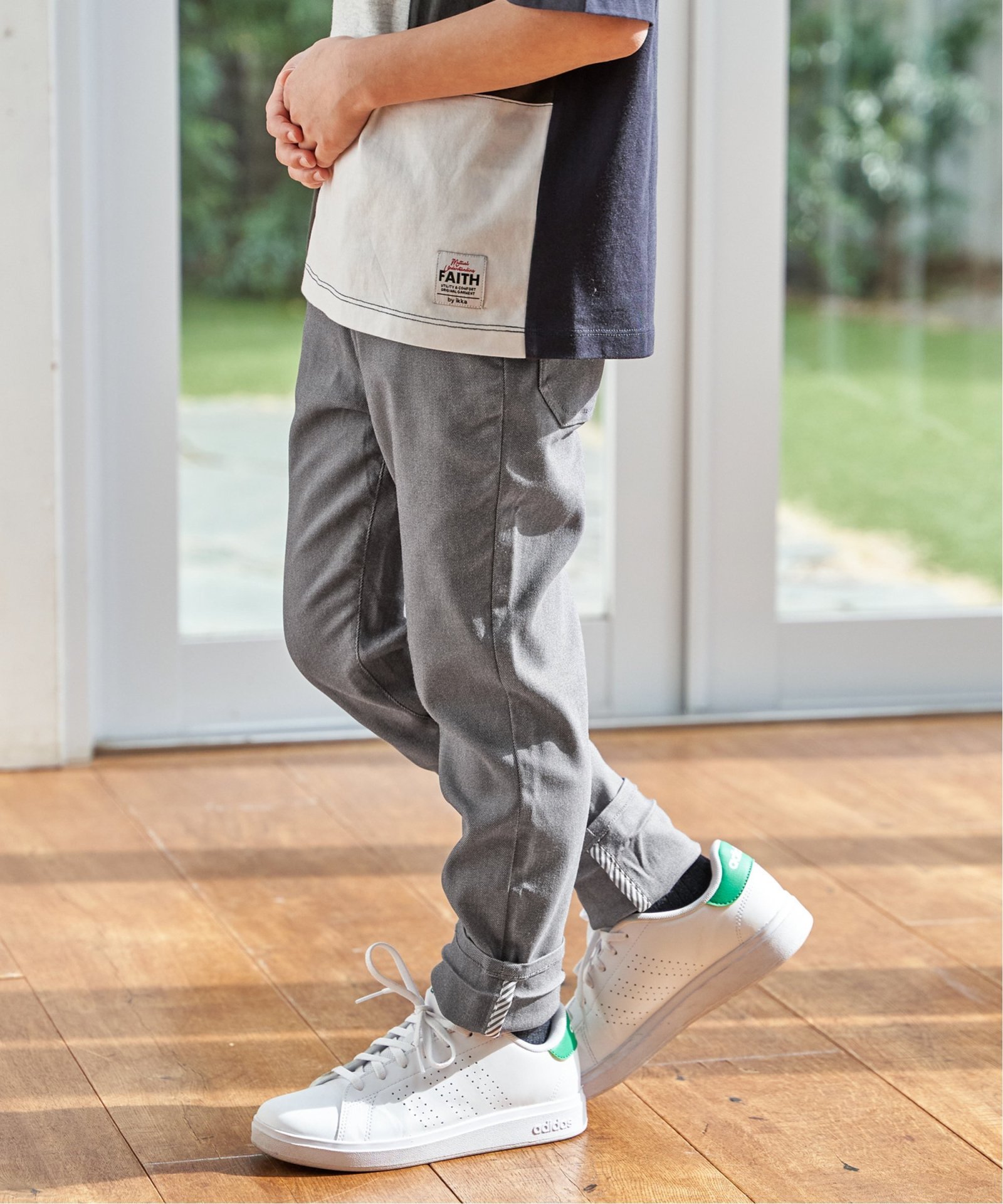 ミディアムグレー