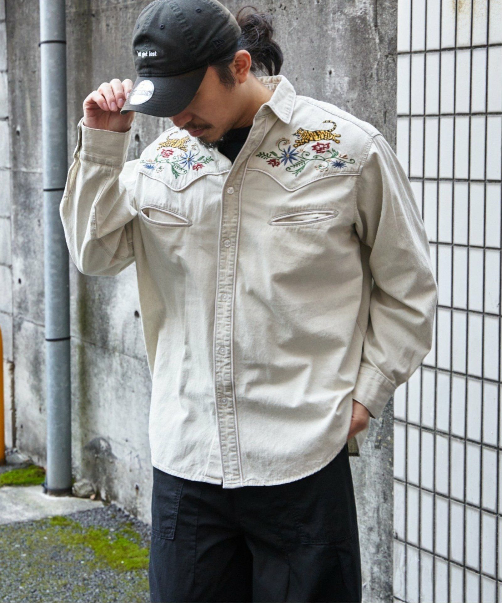 アイボリー