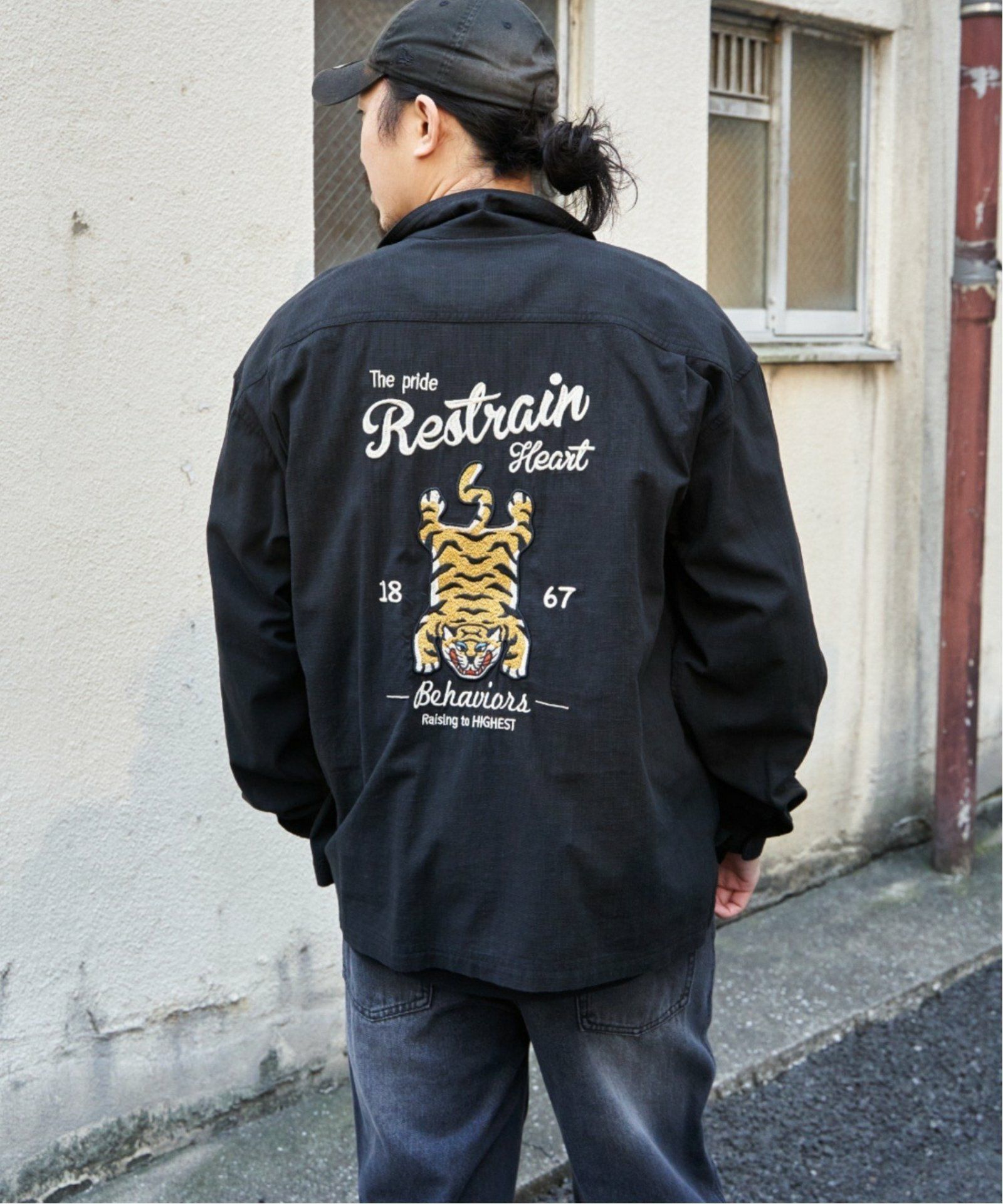 ブラック