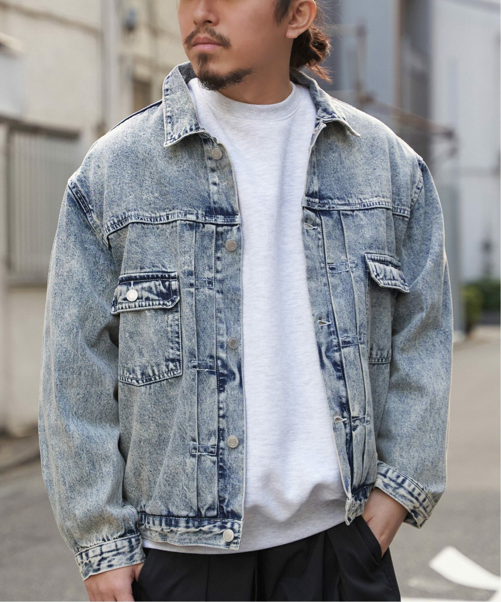ライトブルー