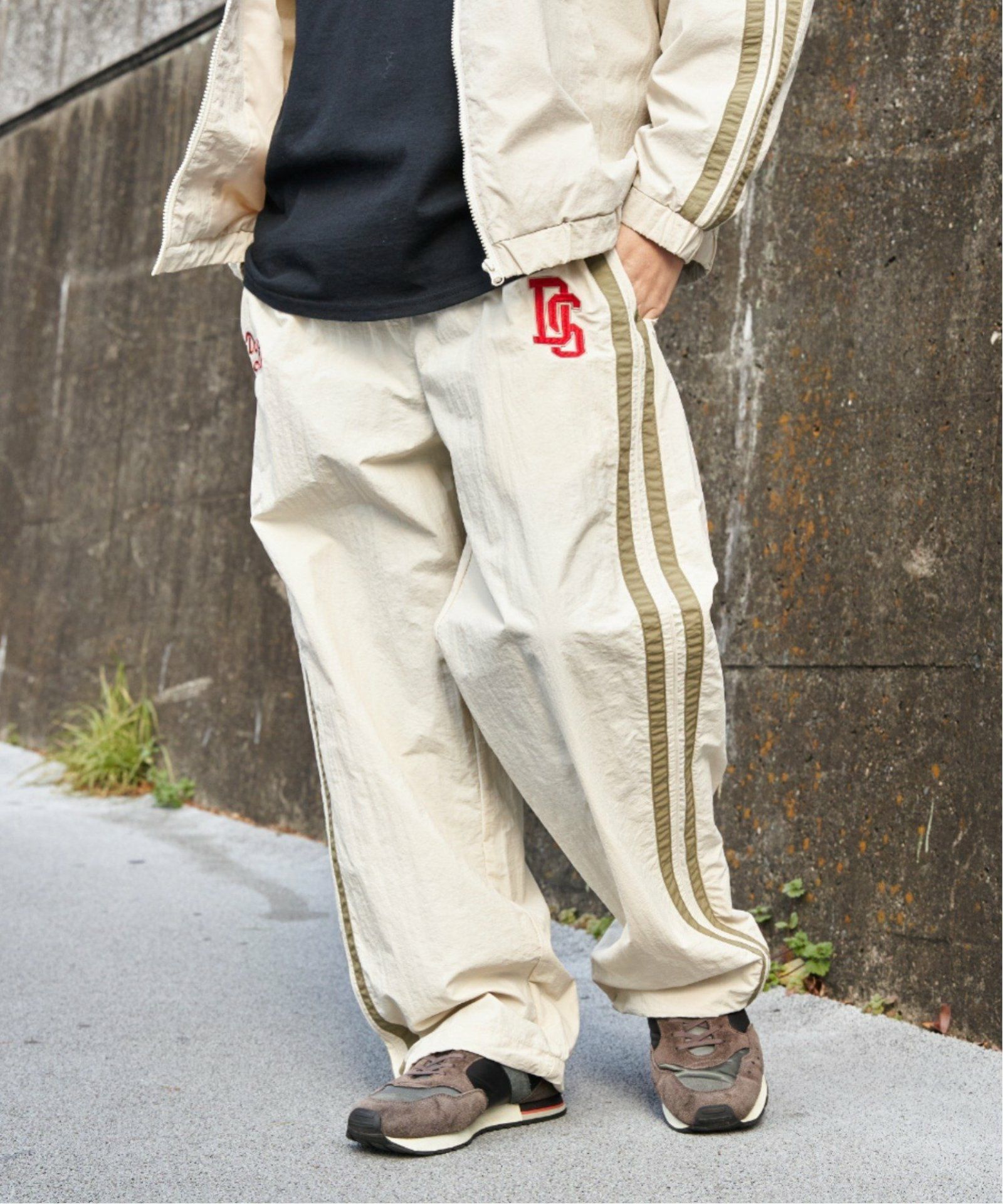 アイボリー