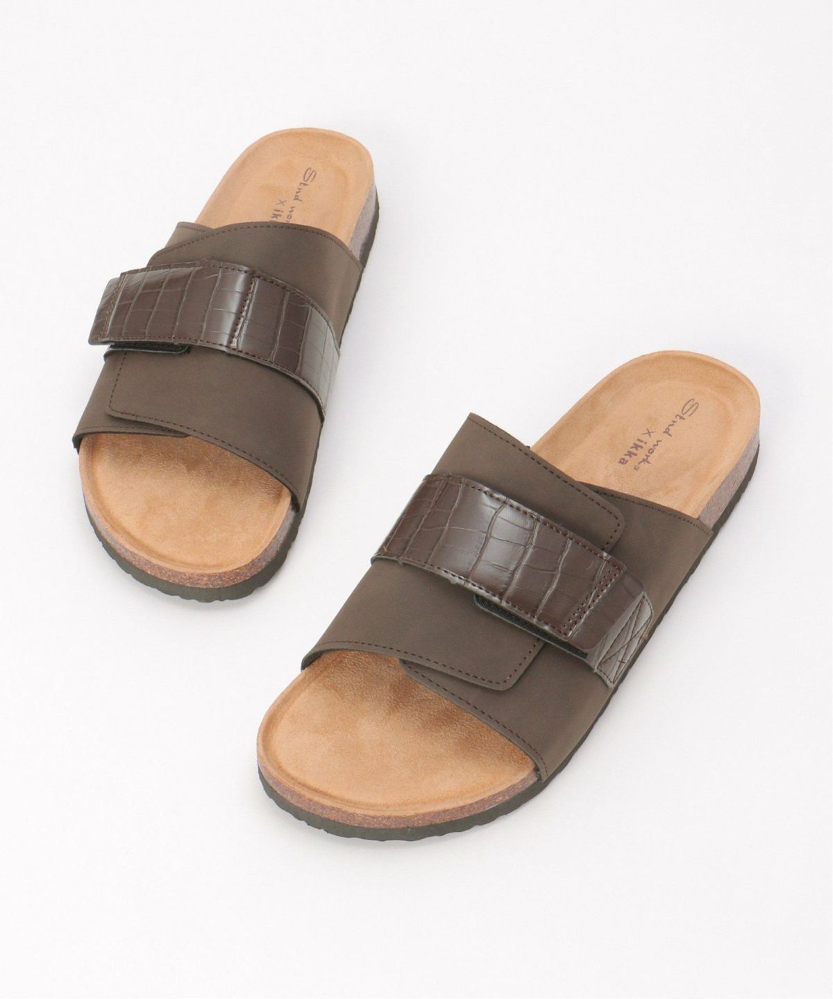 ダークブラウン