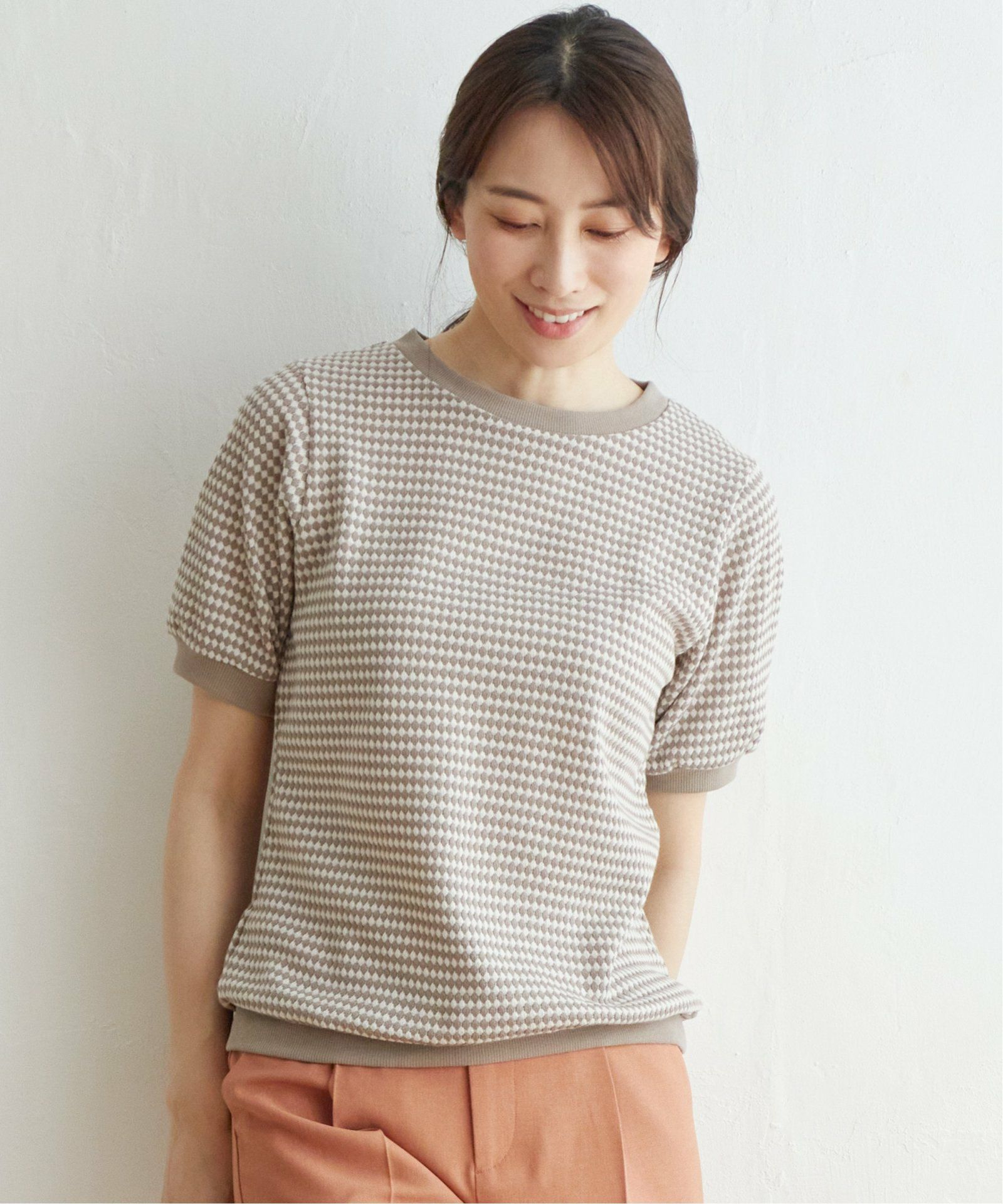ベージュ