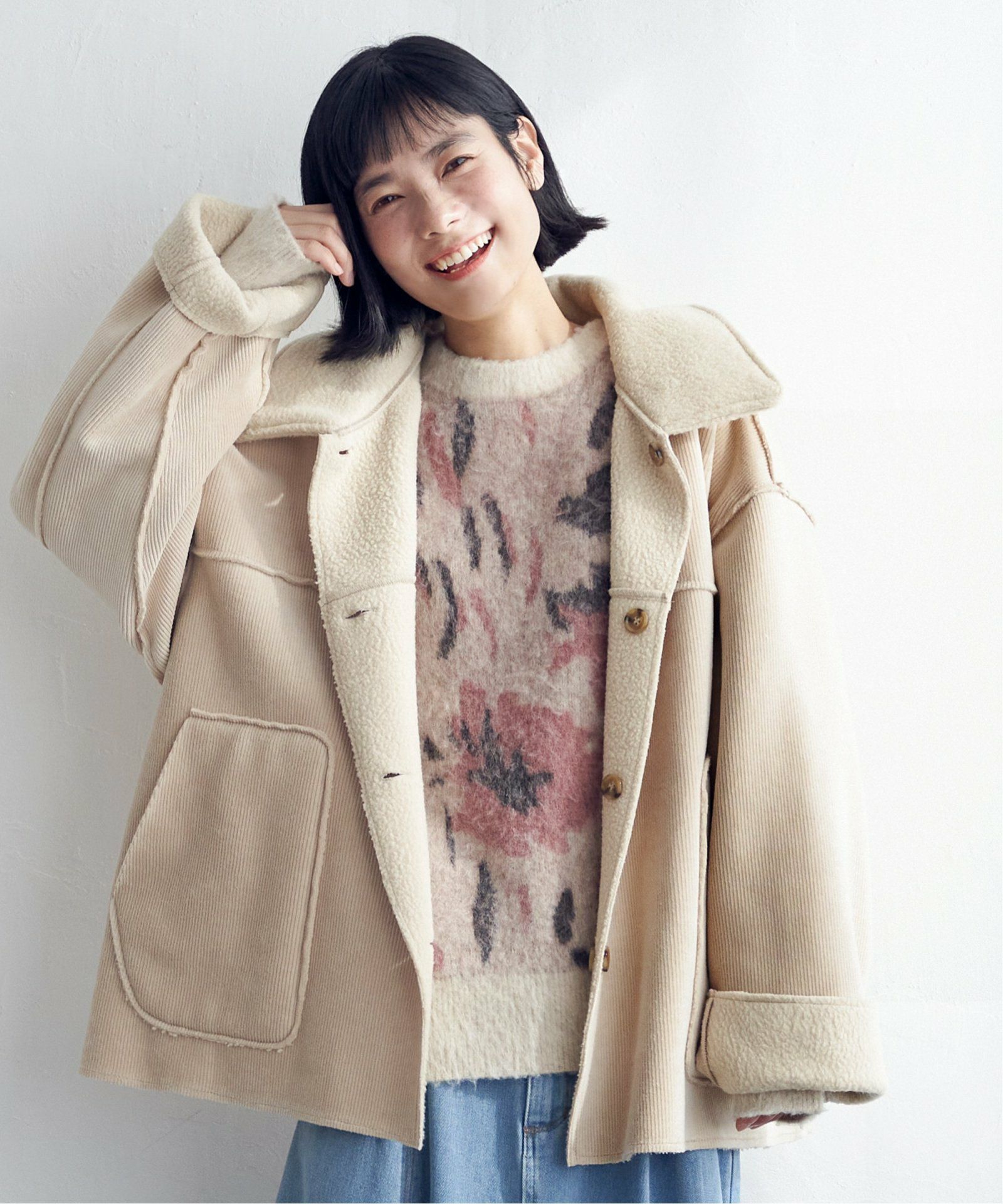 ベージュ
