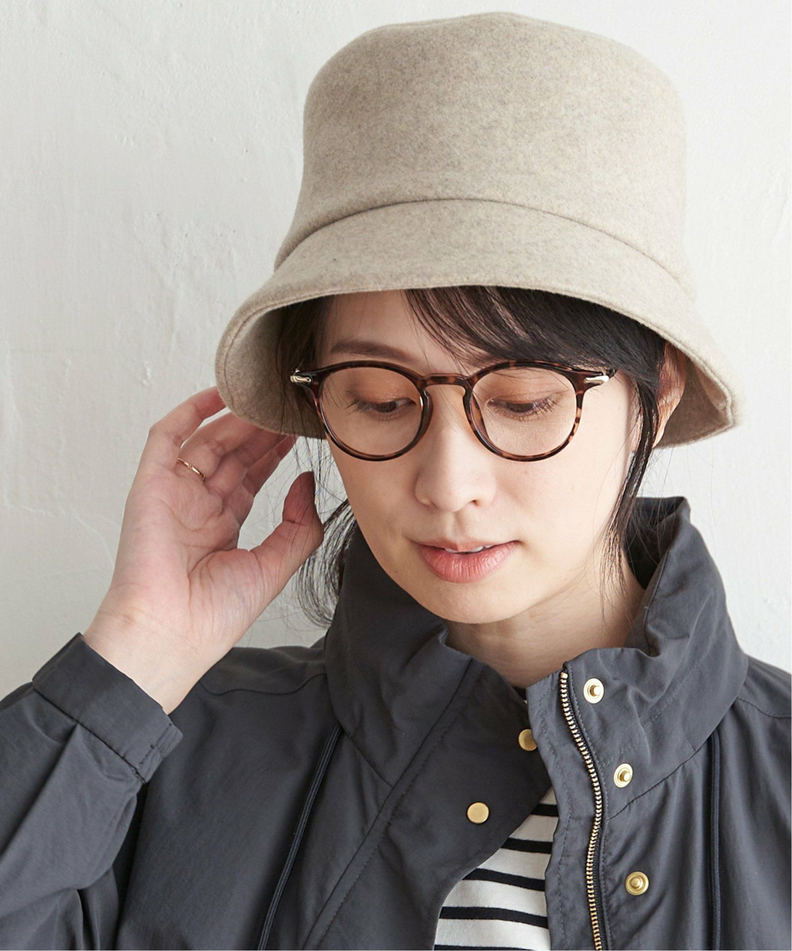 ベージュ